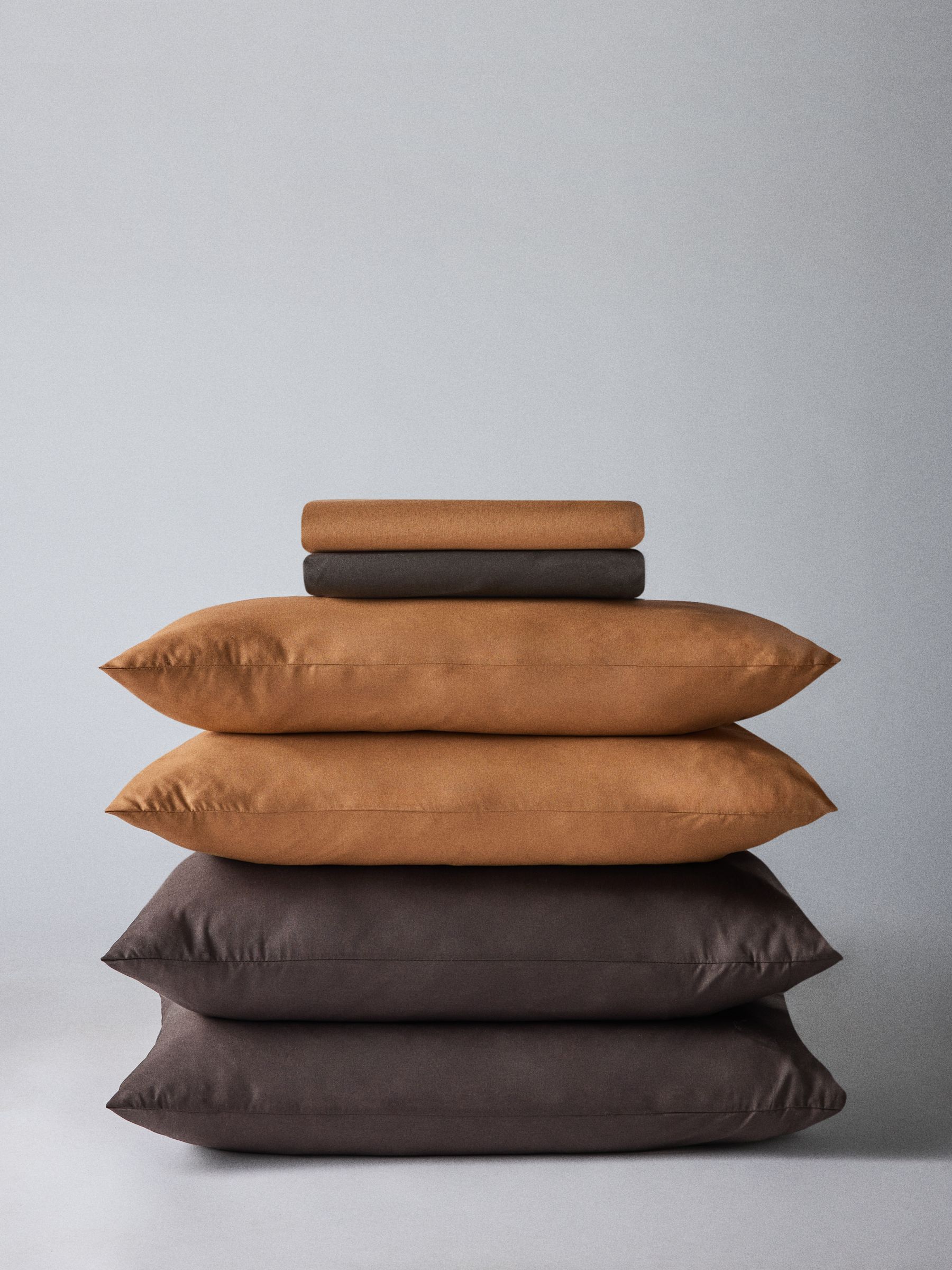 The Set 2 Pack Chocolate/Caramel Washed Cotton Fitted Sheets with Pillowcases - Image 5 of 6