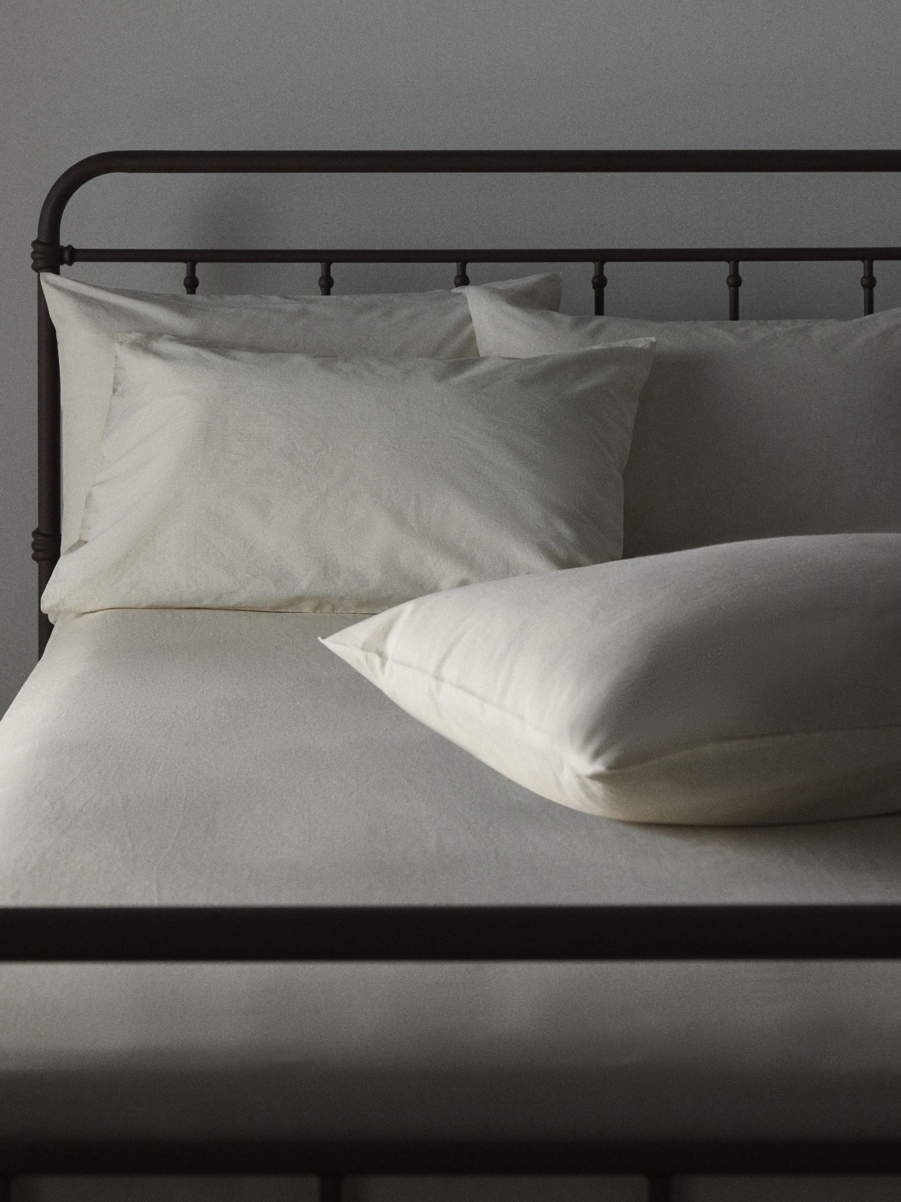 The Set 2 Pack Cream Washed Cotton Fitted Sheets with Pillowcases - Image 2 of 4