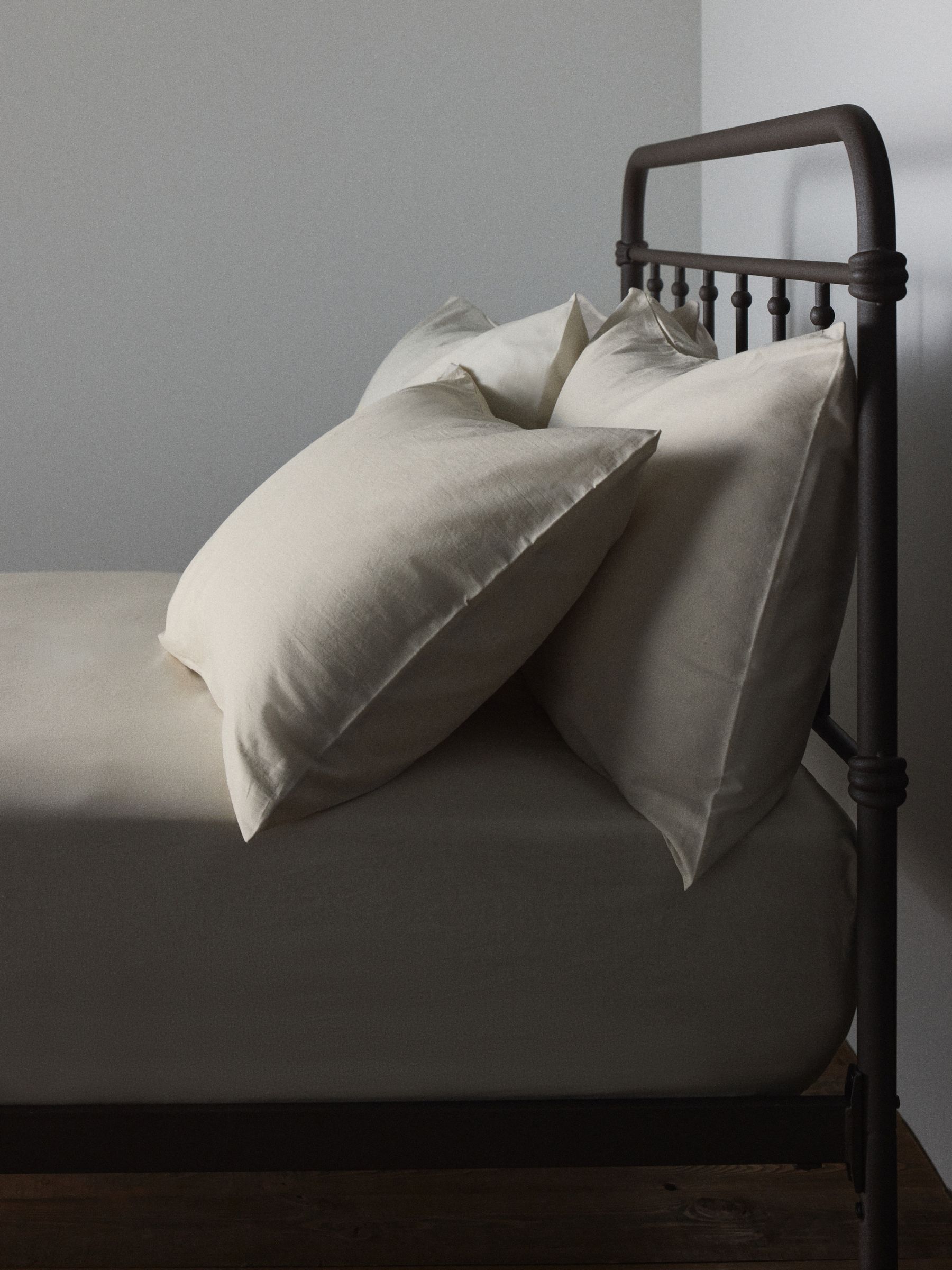 The Set 2 Pack Cream Washed Cotton Fitted Sheets with Pillowcases - Image 3 of 4