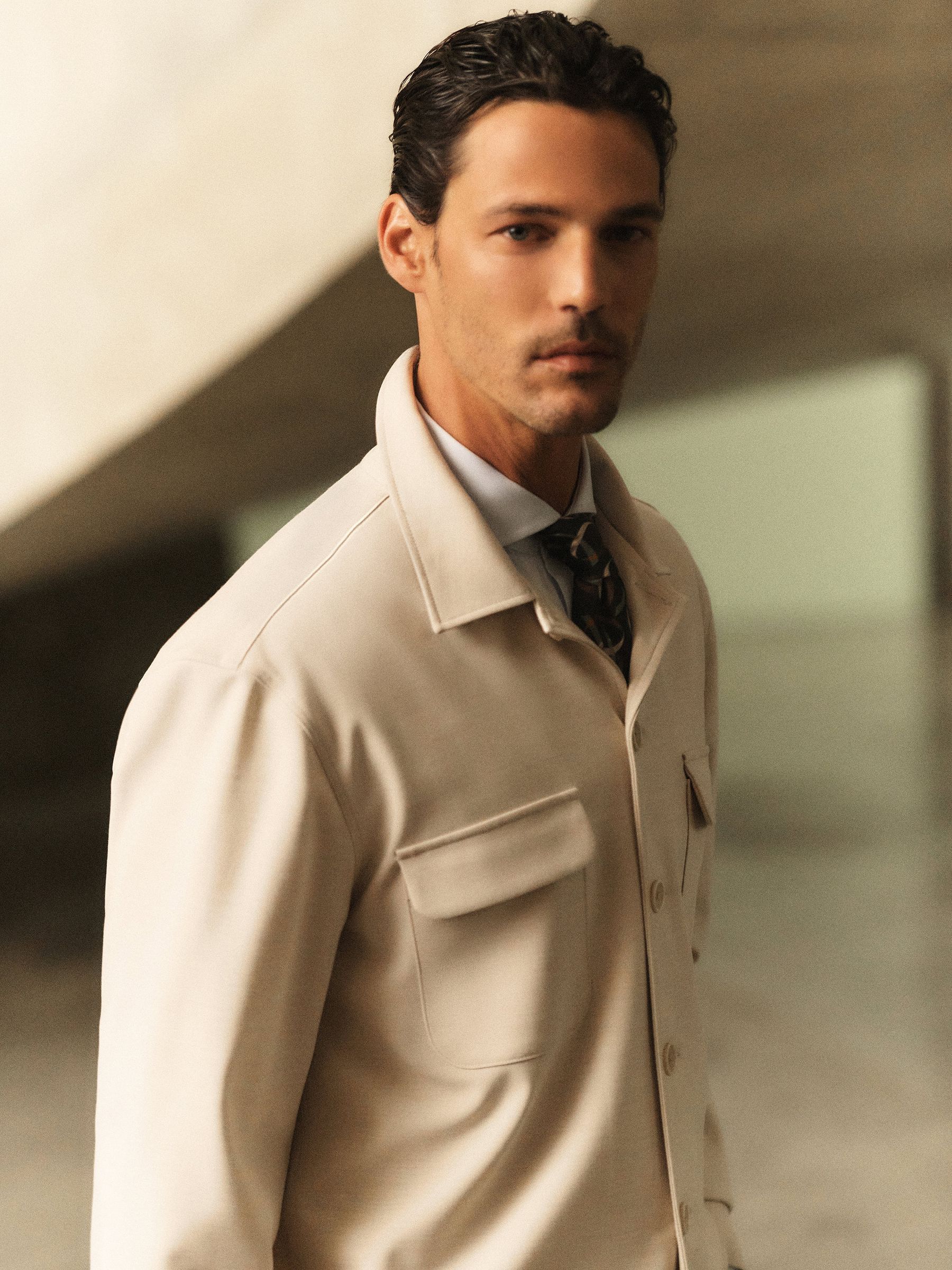 Twin-Pocket Button-Through Overshirt in Stone - Bild 3 av 10