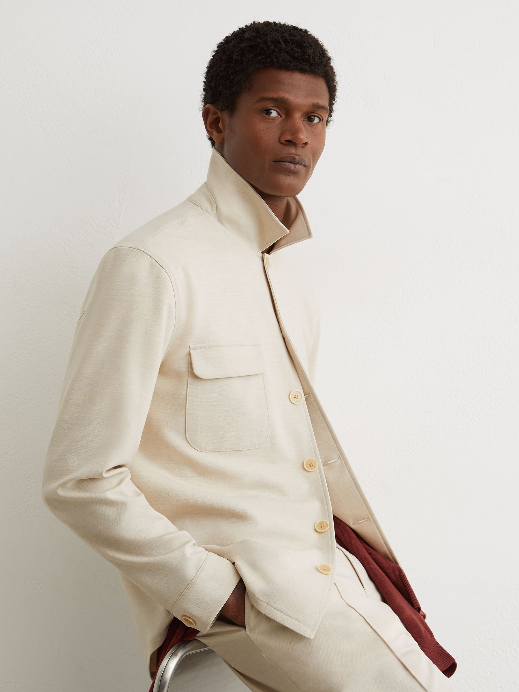 Twin-Pocket Button-Through Overshirt in Stone - Bild 6 av 10