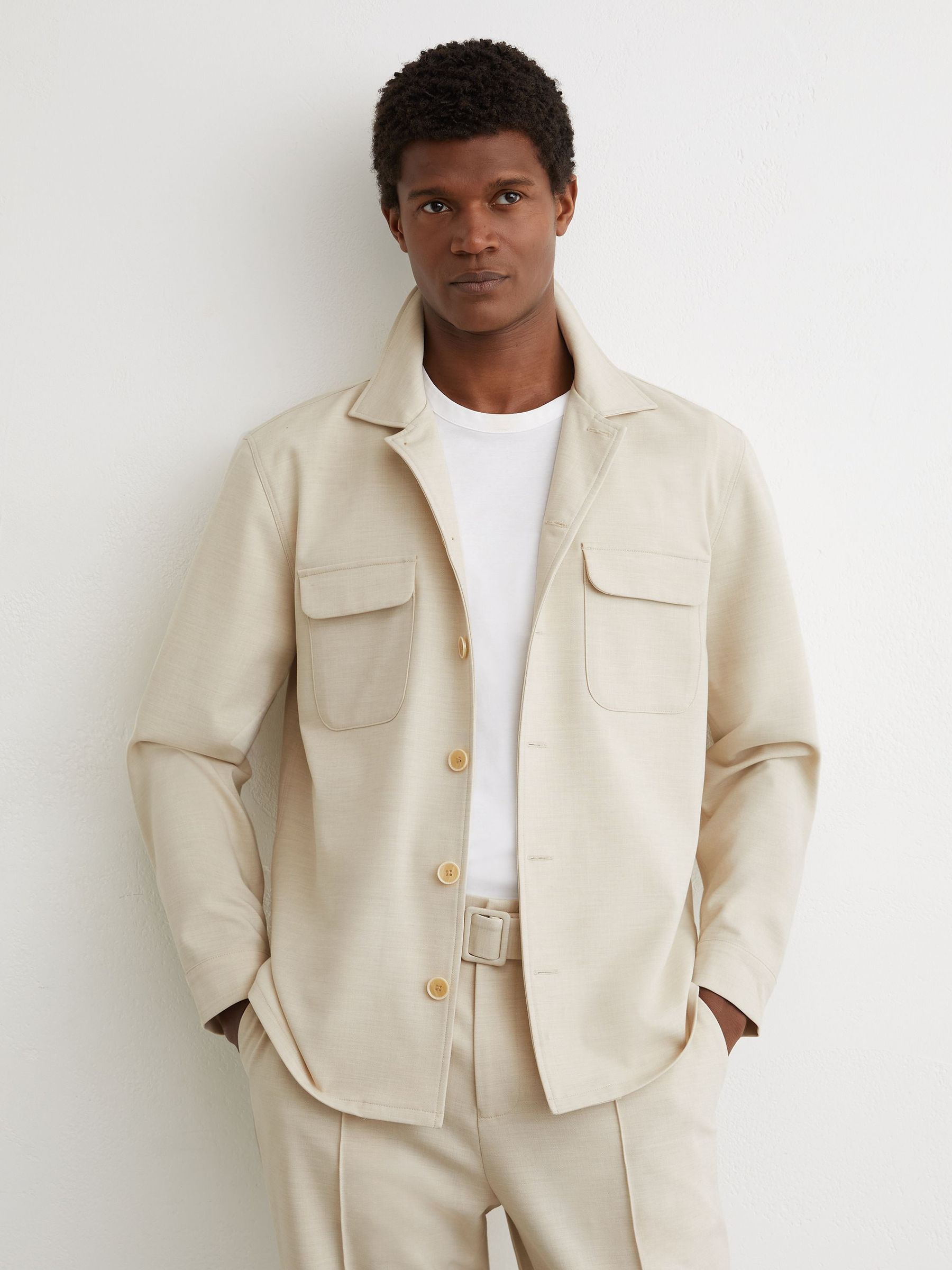 Twin-Pocket Button-Through Overshirt in Stone - Bild 8 av 10