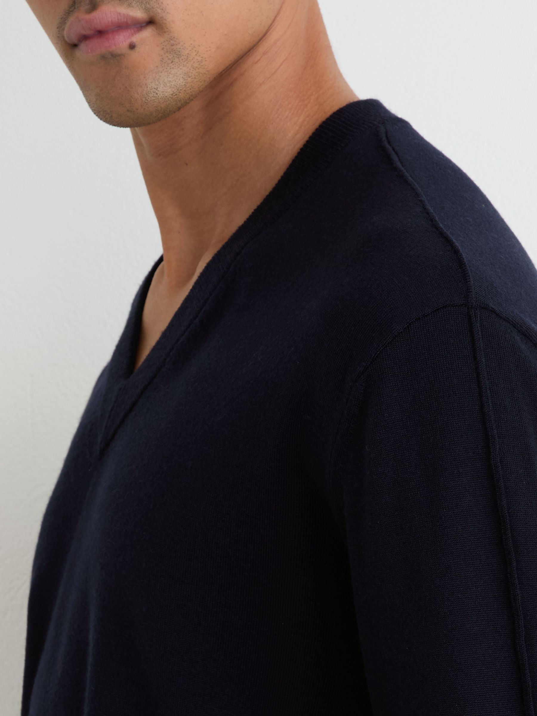Jumpers in Navy - Image 4 of 6