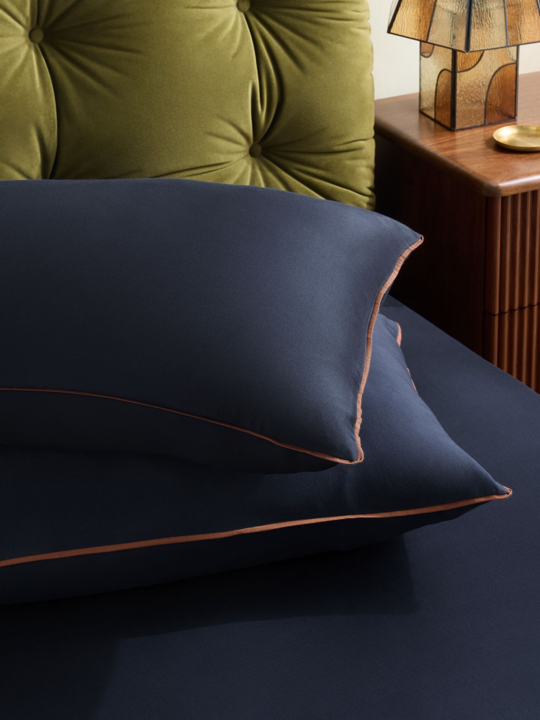 Set of 2 Contrast Piped 200 Thread Count Cotton Sateen Pillowcases in Navy - Image 2 of 3