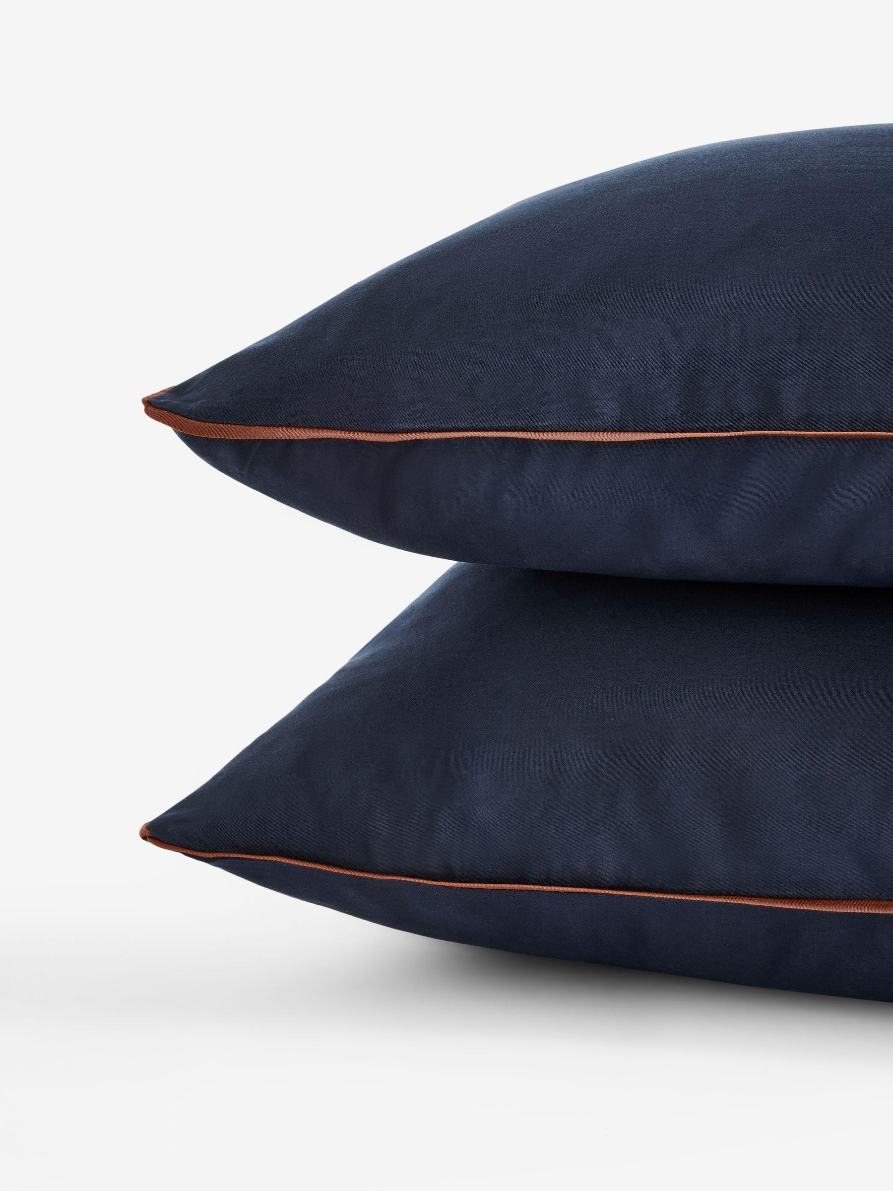 Set of 2 Contrast Piped 200 Thread Count Cotton Sateen Pillowcases in Navy - Image 3 of 3