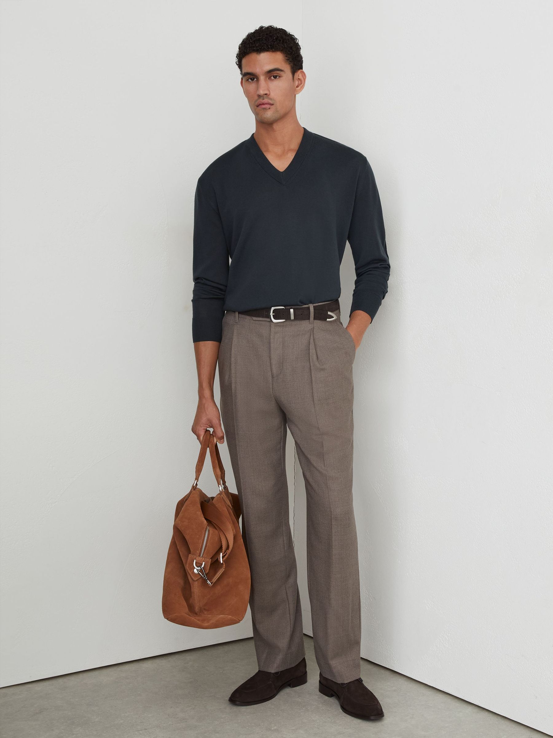 Merino Wool V-Neck Jumper in Vulcan Grey - Obrázek 3 z 6
