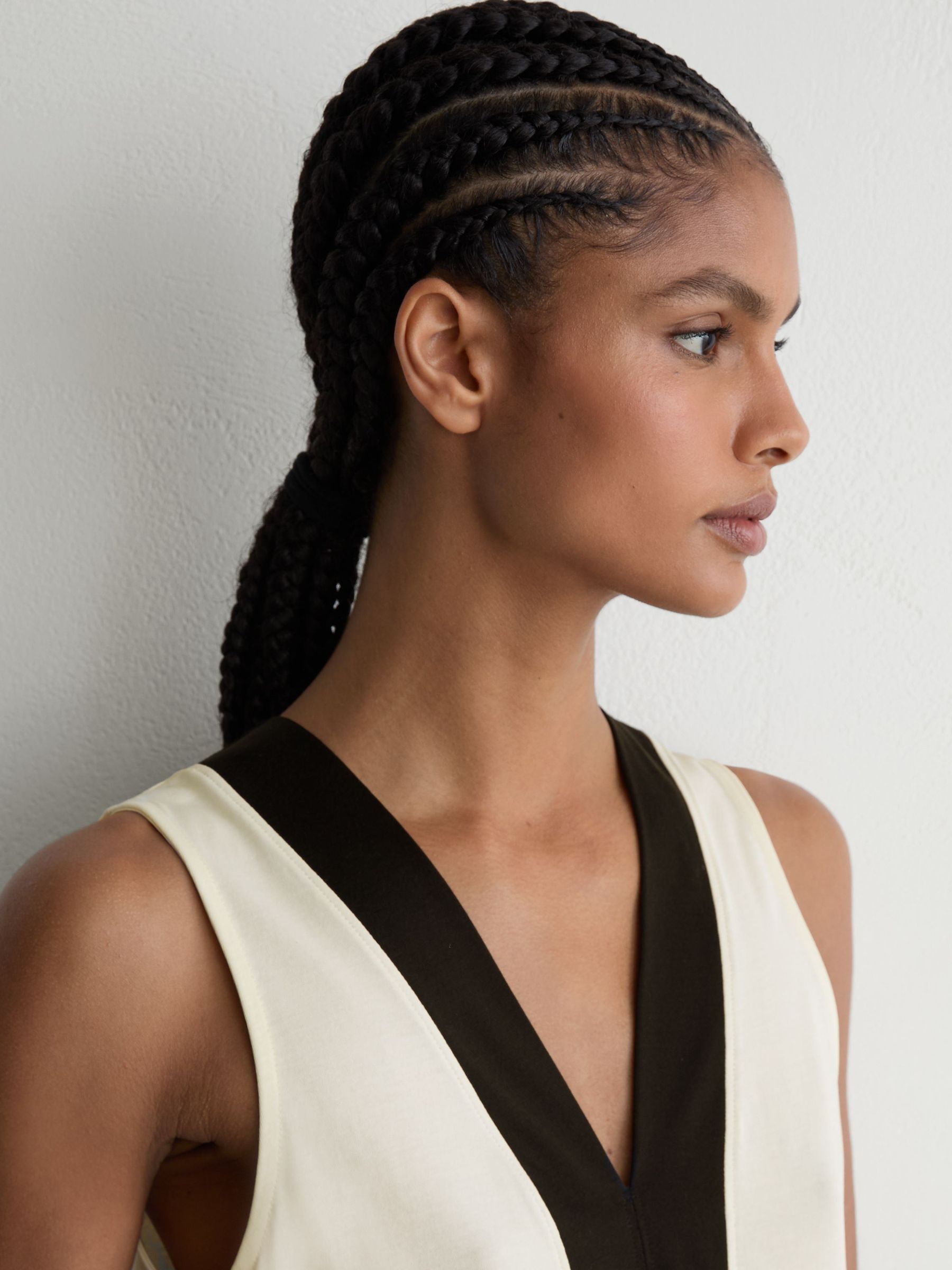 Colour-Block V-Neck Shell Top in Ivory/Black - Image 3 of 6