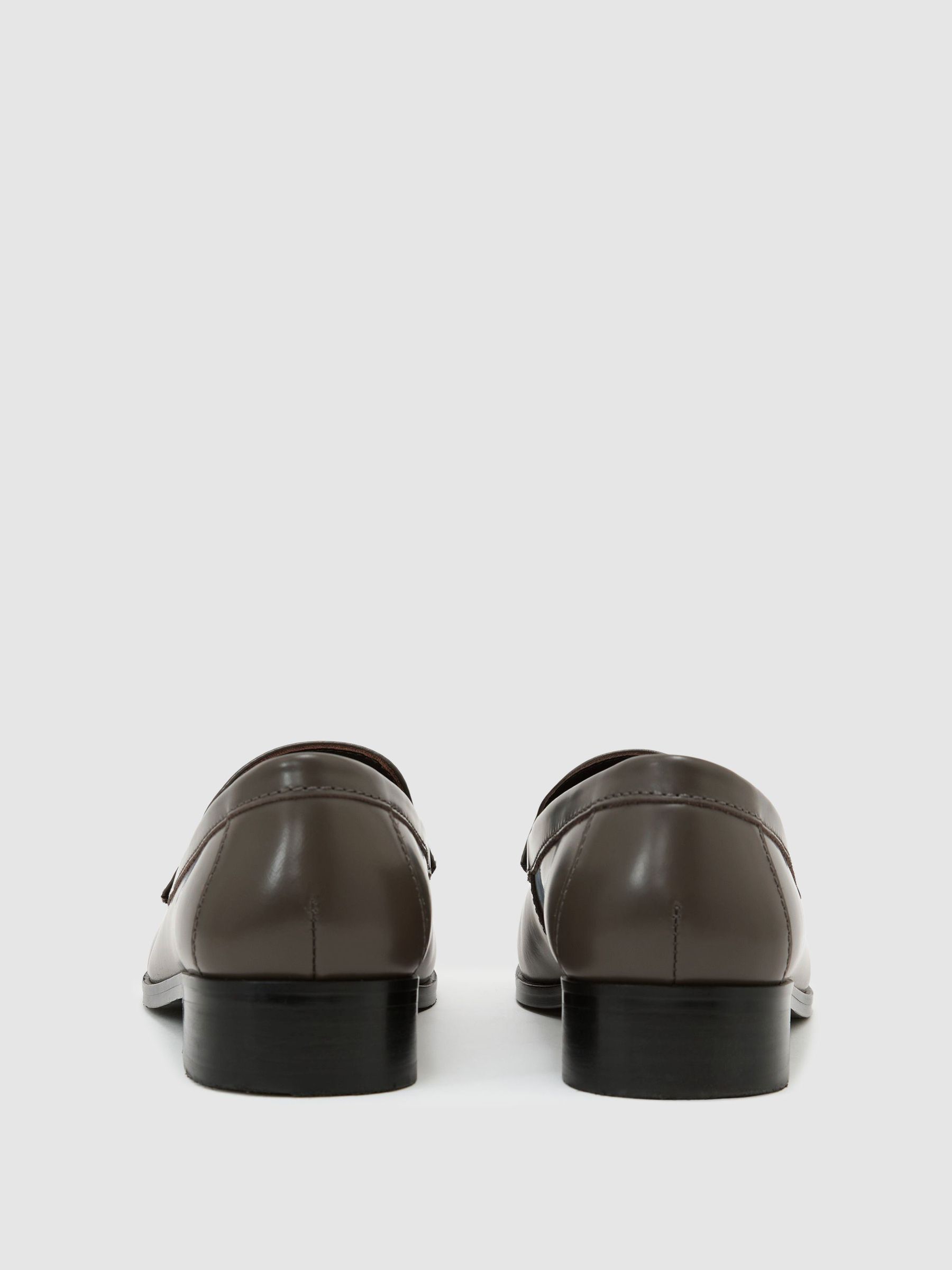 Mocassins à bout tablier en cuir gris - Image 3 de 6