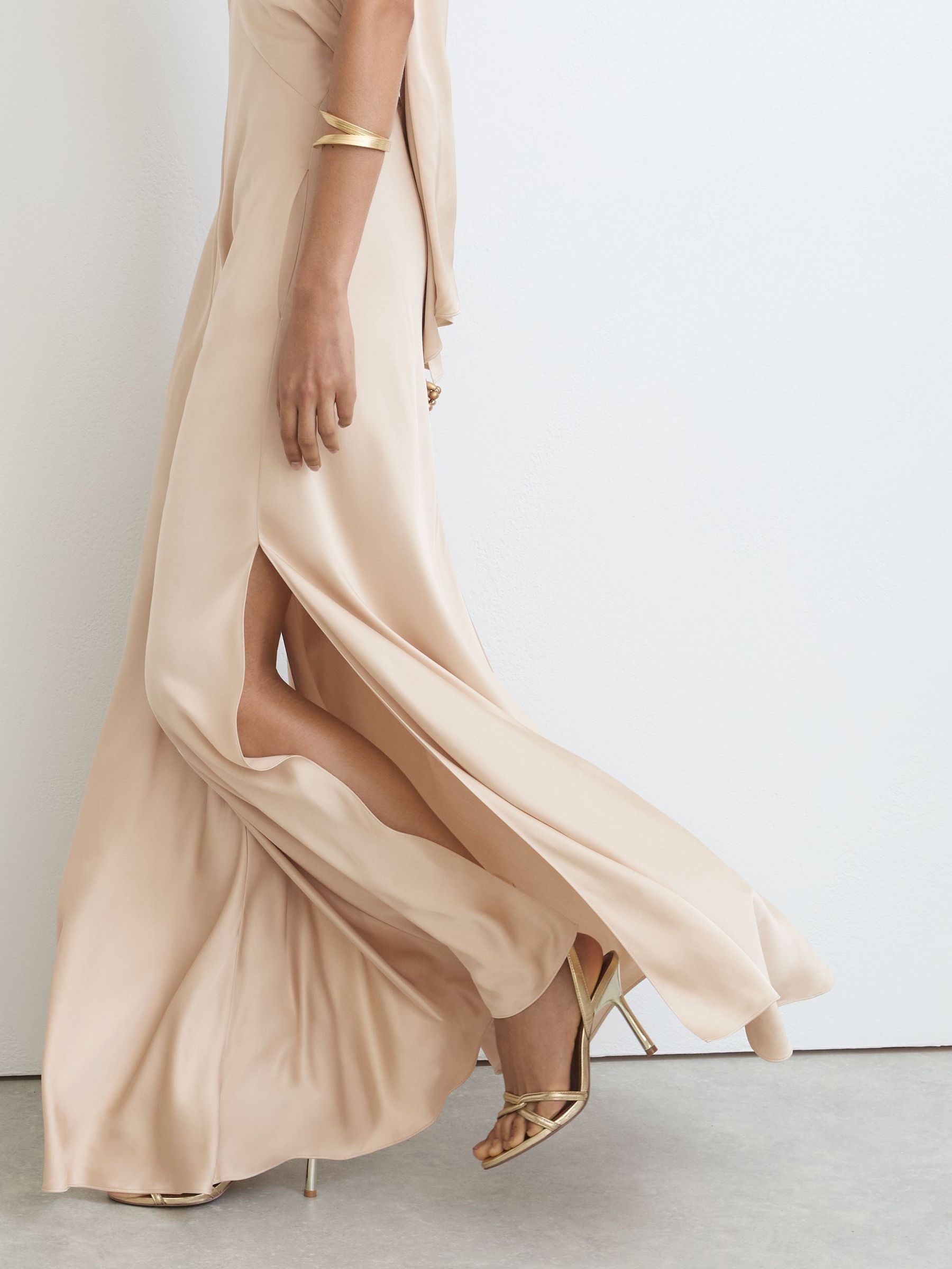 Satin Halterneck Empire-Line Maxi Dress in Champagne Neutral - 圖片 4/9