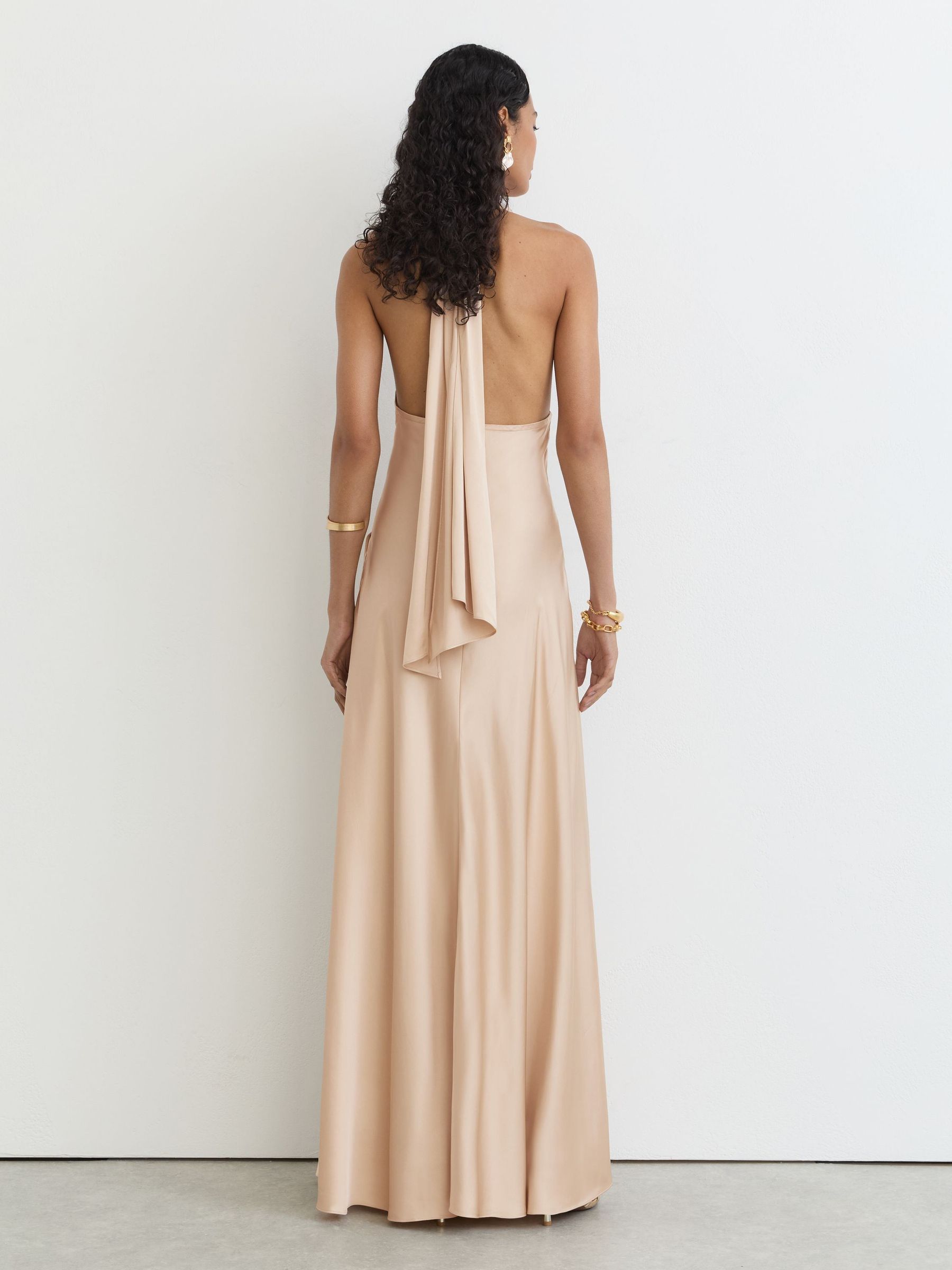 Satin Halterneck Empire-Line Maxi Dress in Champagne Neutral - 圖片 8/9