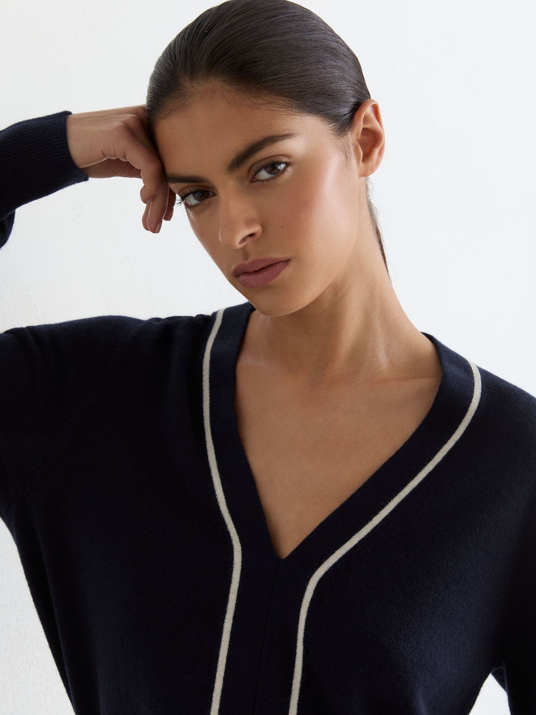 Wool-Blend V-Neck Stripe-Detail Jumper with Cashmere in Navy/Ivory - Image 4 of 6