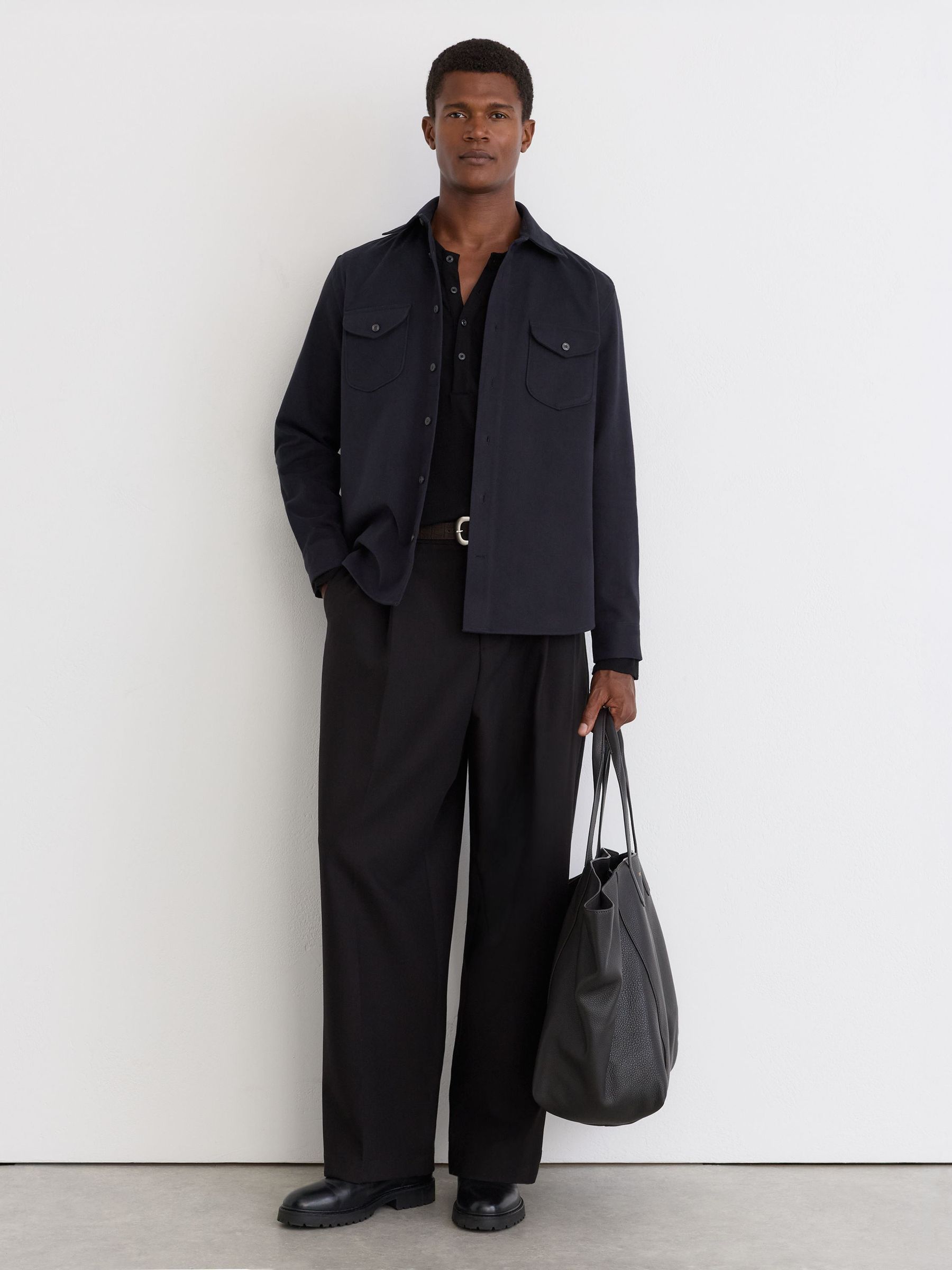 Cotton-Twill Twin-Pocket Regular-Fit Shirt in Navy - Bild 4 von 7