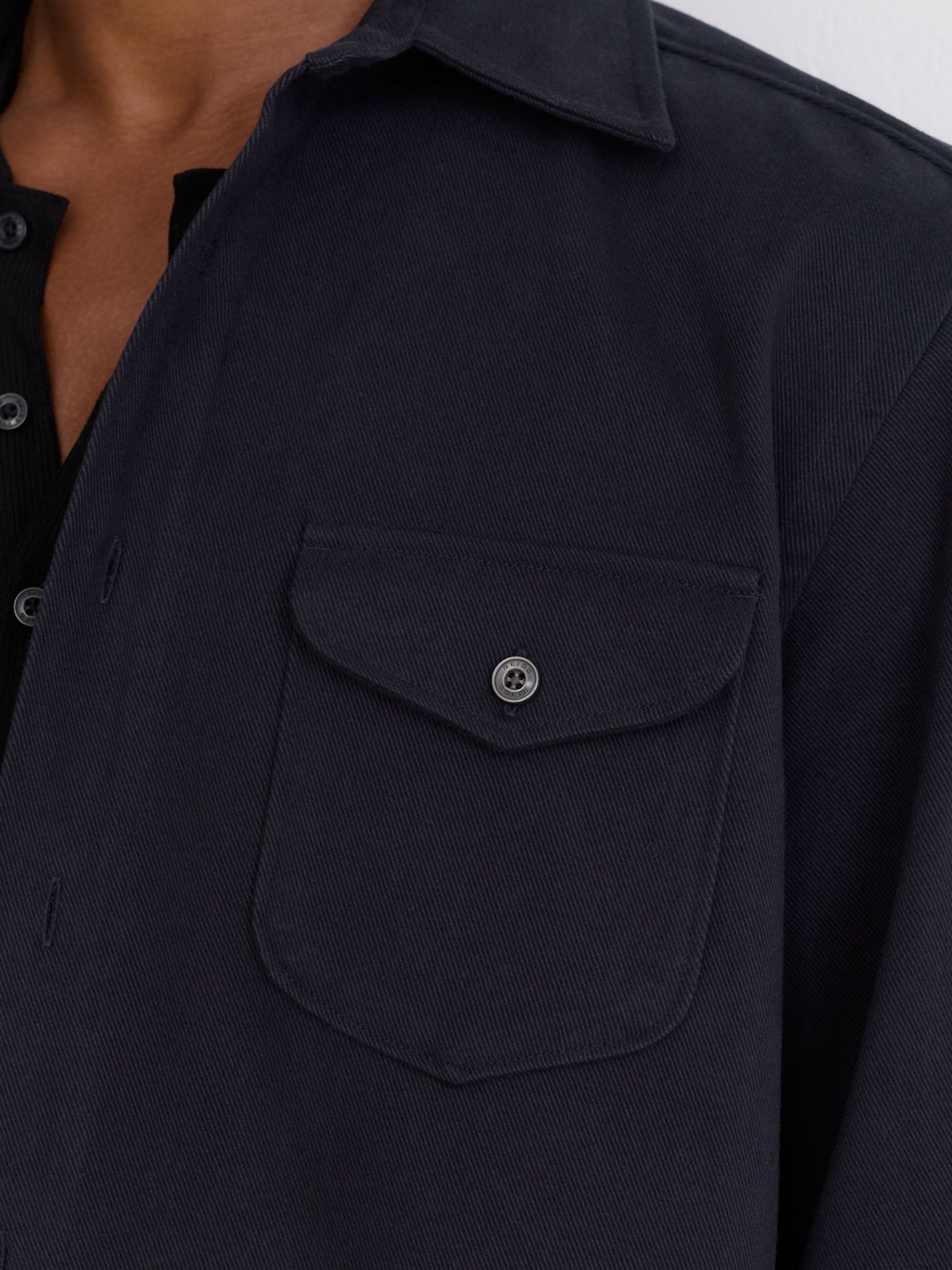 Cotton-Twill Twin-Pocket Regular-Fit Shirt in Navy - Bild 5 von 7