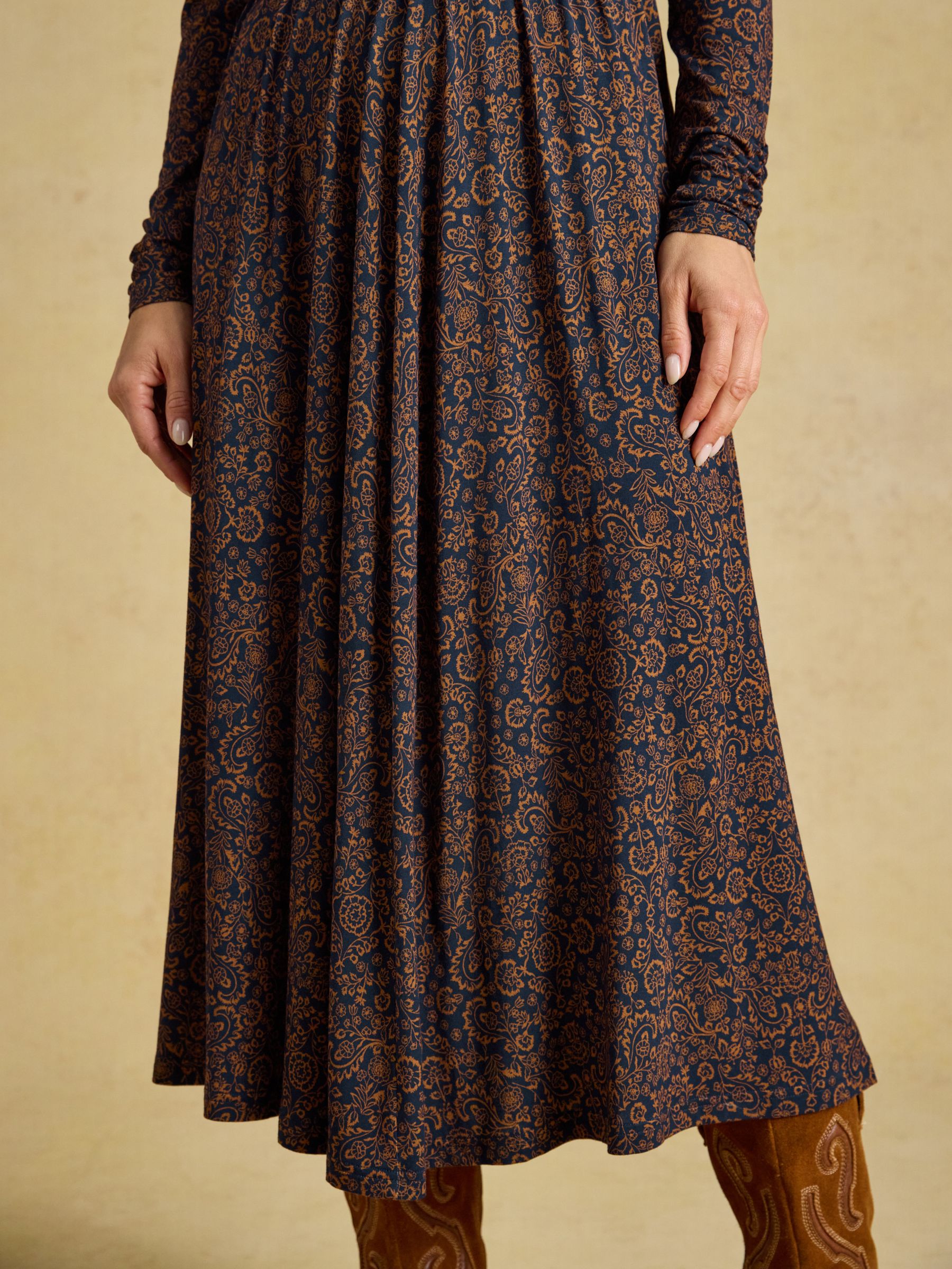 Mina Navy Floral Jersey V Neck Ruched Waist Midi Dress - Image 6 of 7
