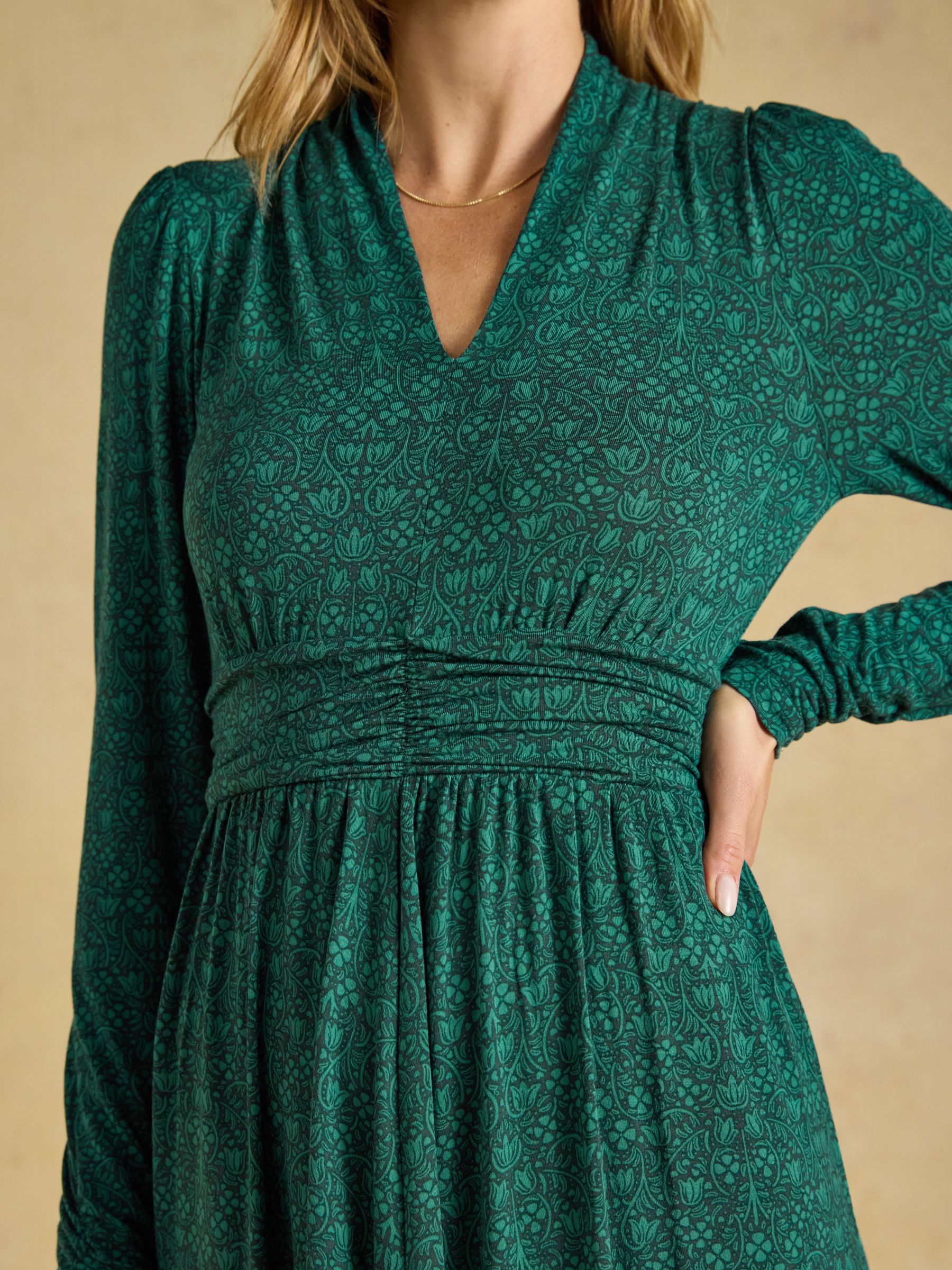 Mina Green Floral Jersey V Neck Ruched Waist Midi Dress - Image 3 of 7