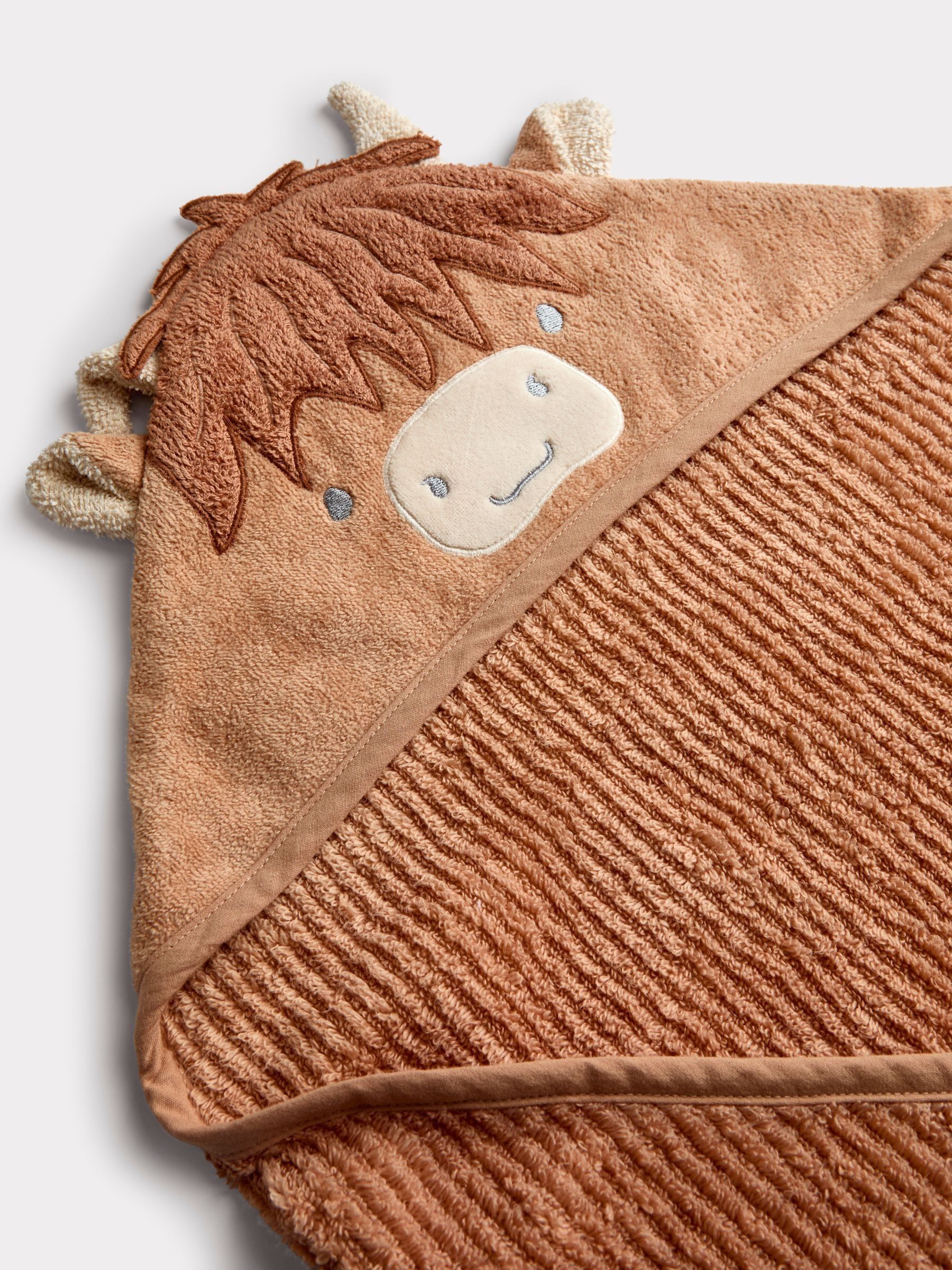 Brown Highland Cow Hooded Towel - Image 4 of 4