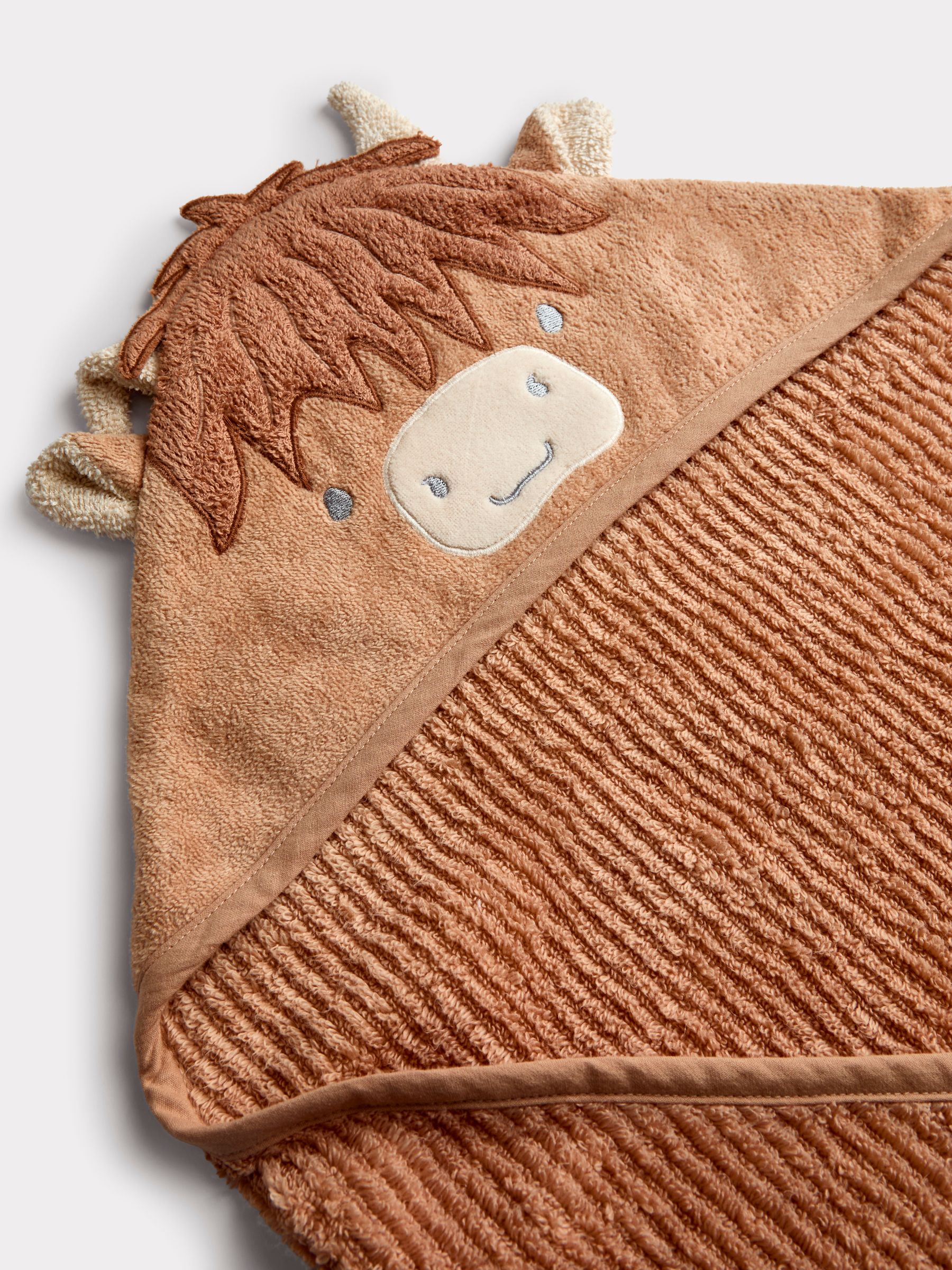 Brown Highland Cow Hooded Towel - Image 6 of 6