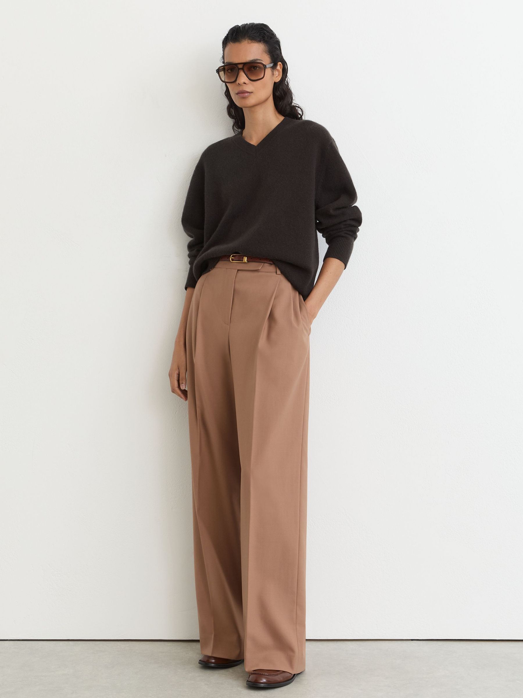 100% Cashmere V-Neck Jumper in Grape Burgundy - Image 3 of 6
