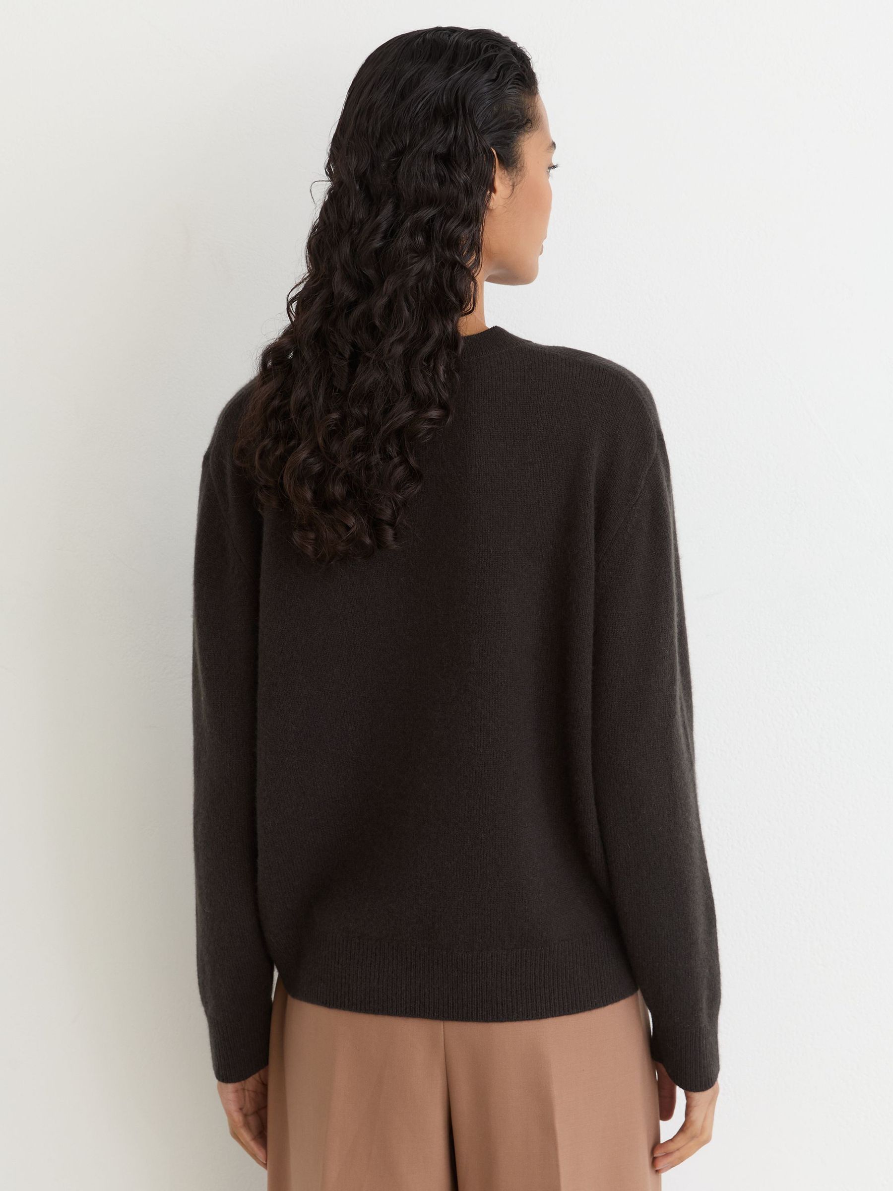 100% Cashmere V-Neck Jumper in Grape Burgundy - Image 5 of 6