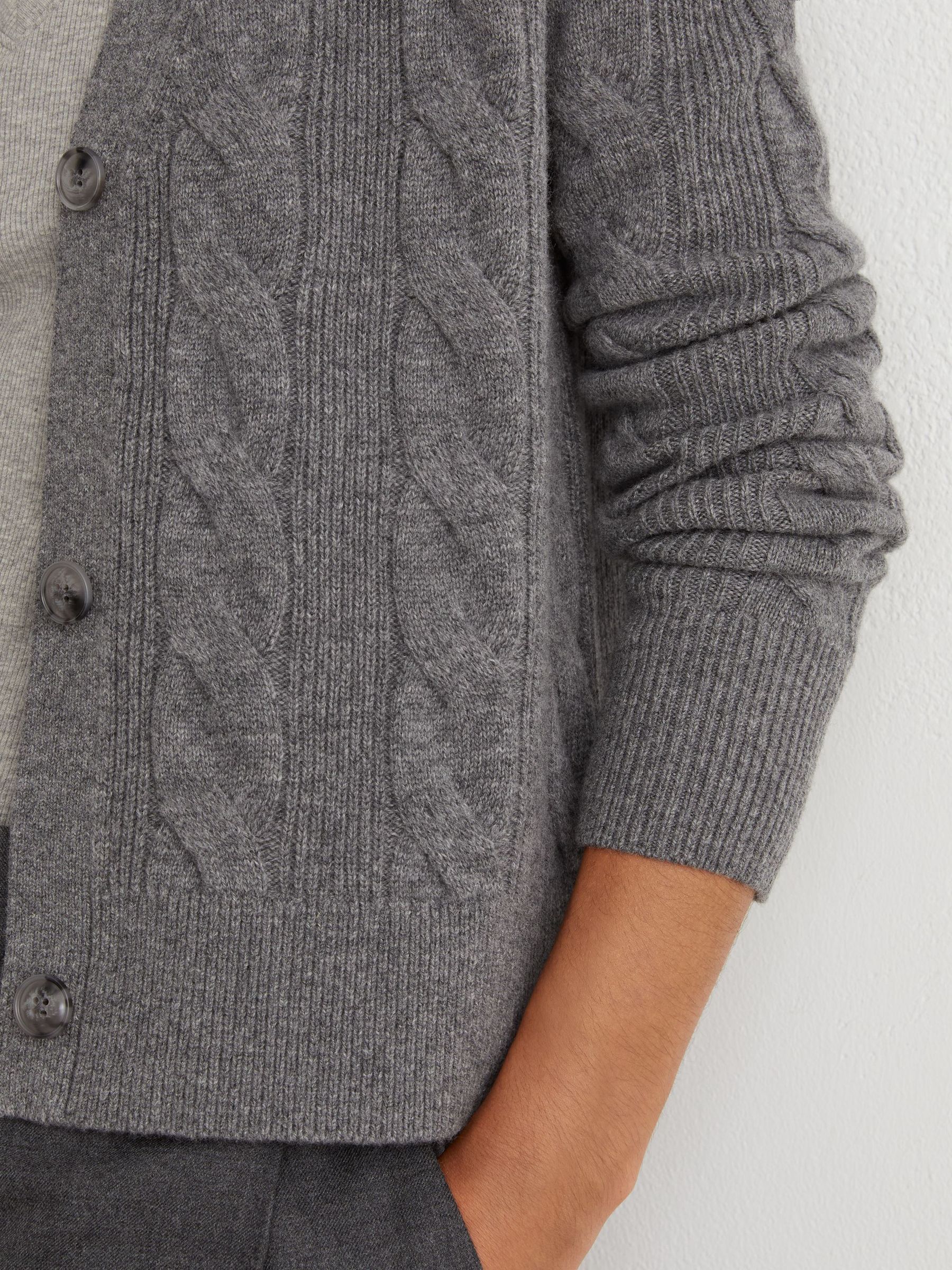 Wool-Cashmere Cable-Knit Cardigan in Charcoal Grey - Billede 3 af 6
