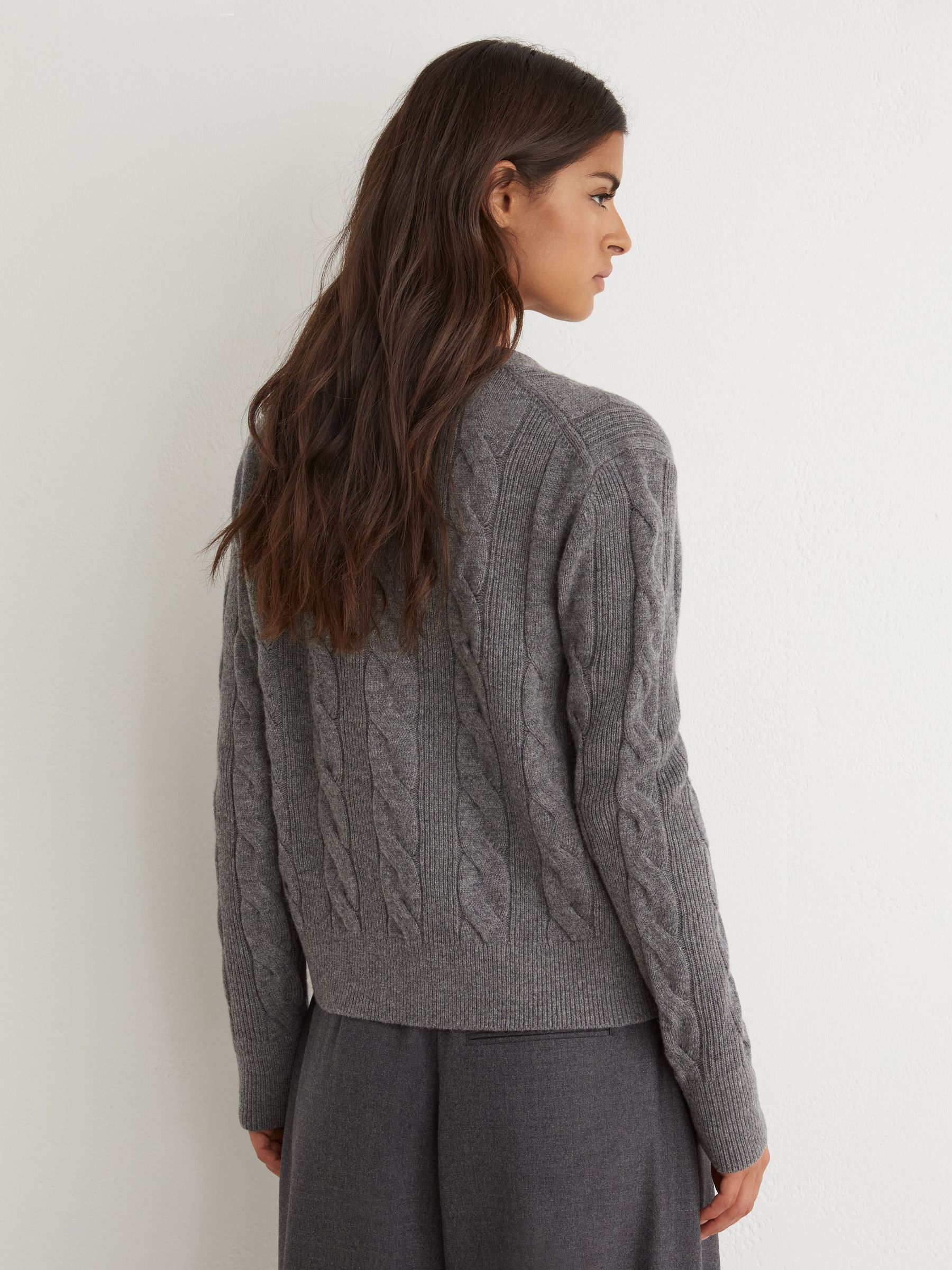 Wool-Cashmere Cable-Knit Cardigan in Charcoal Grey - Billede 4 af 6