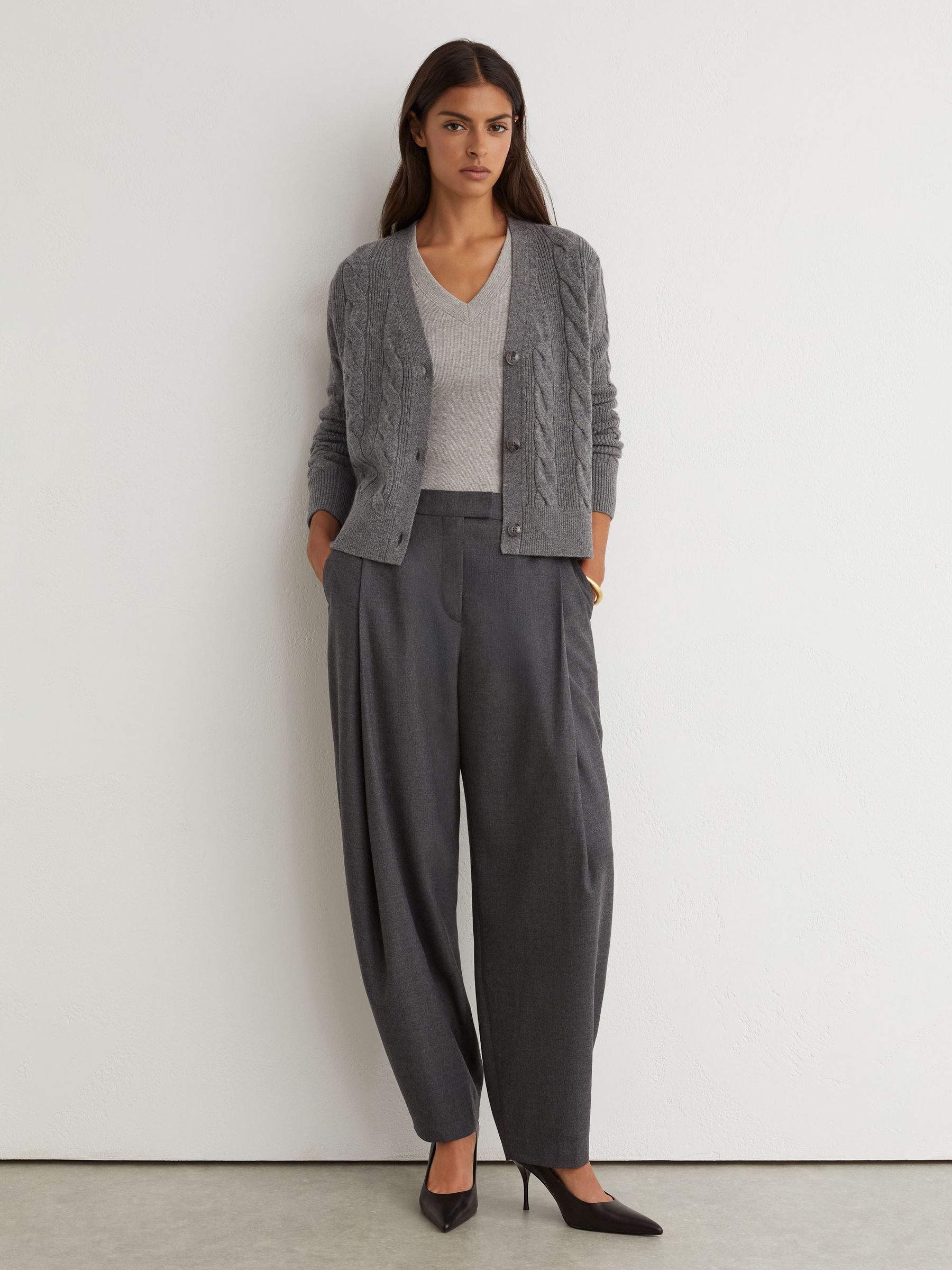 Wool-Cashmere Cable-Knit Cardigan in Charcoal Grey - Billede 5 af 6