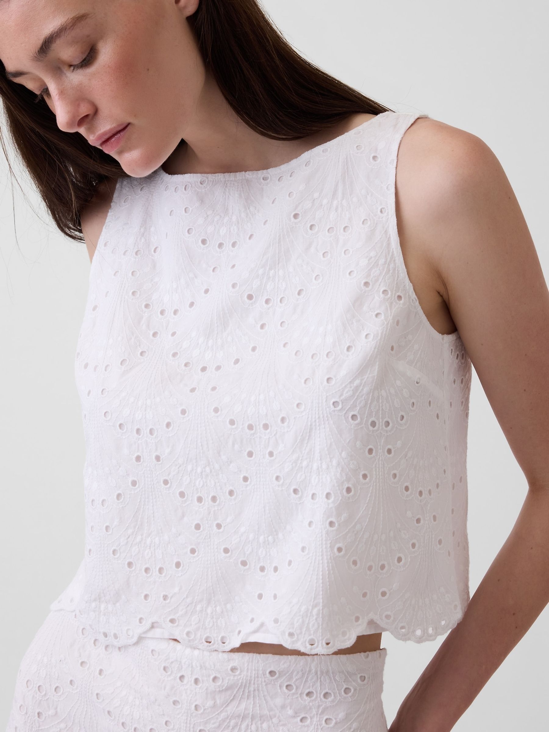 White Eyelet Crop Shell Vest - Image 4 of 4 White Eyelet Crop Shell Vest - Image 4 of 4