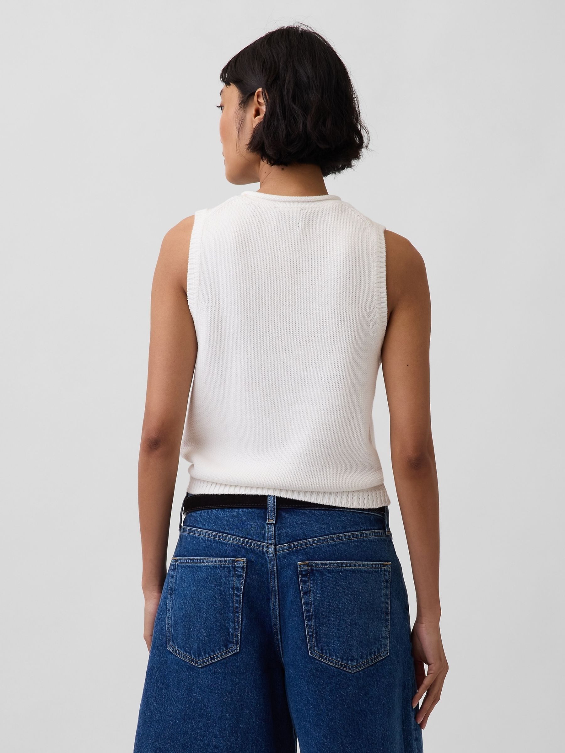 White Knitted Vest - Image 2 of 4