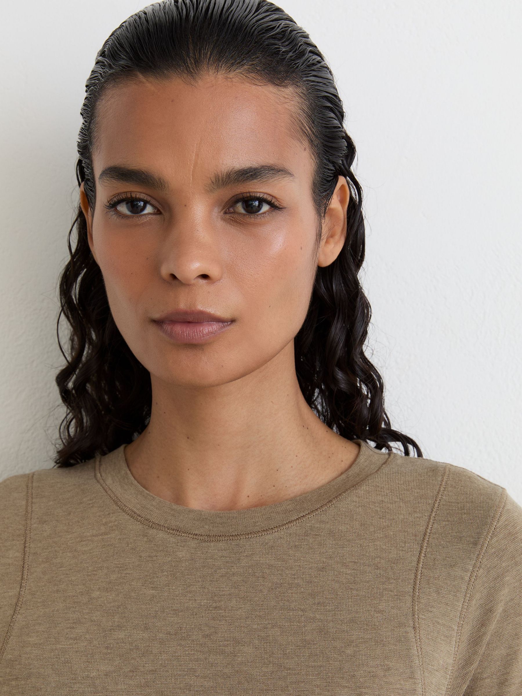 T-Shirt in Dark Neutral - Image 4 of 6