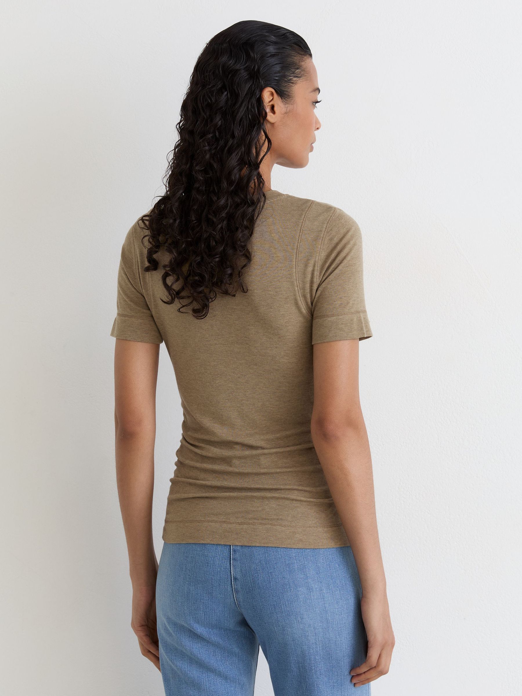 T-Shirt in Dark Neutral - Image 5 of 6
