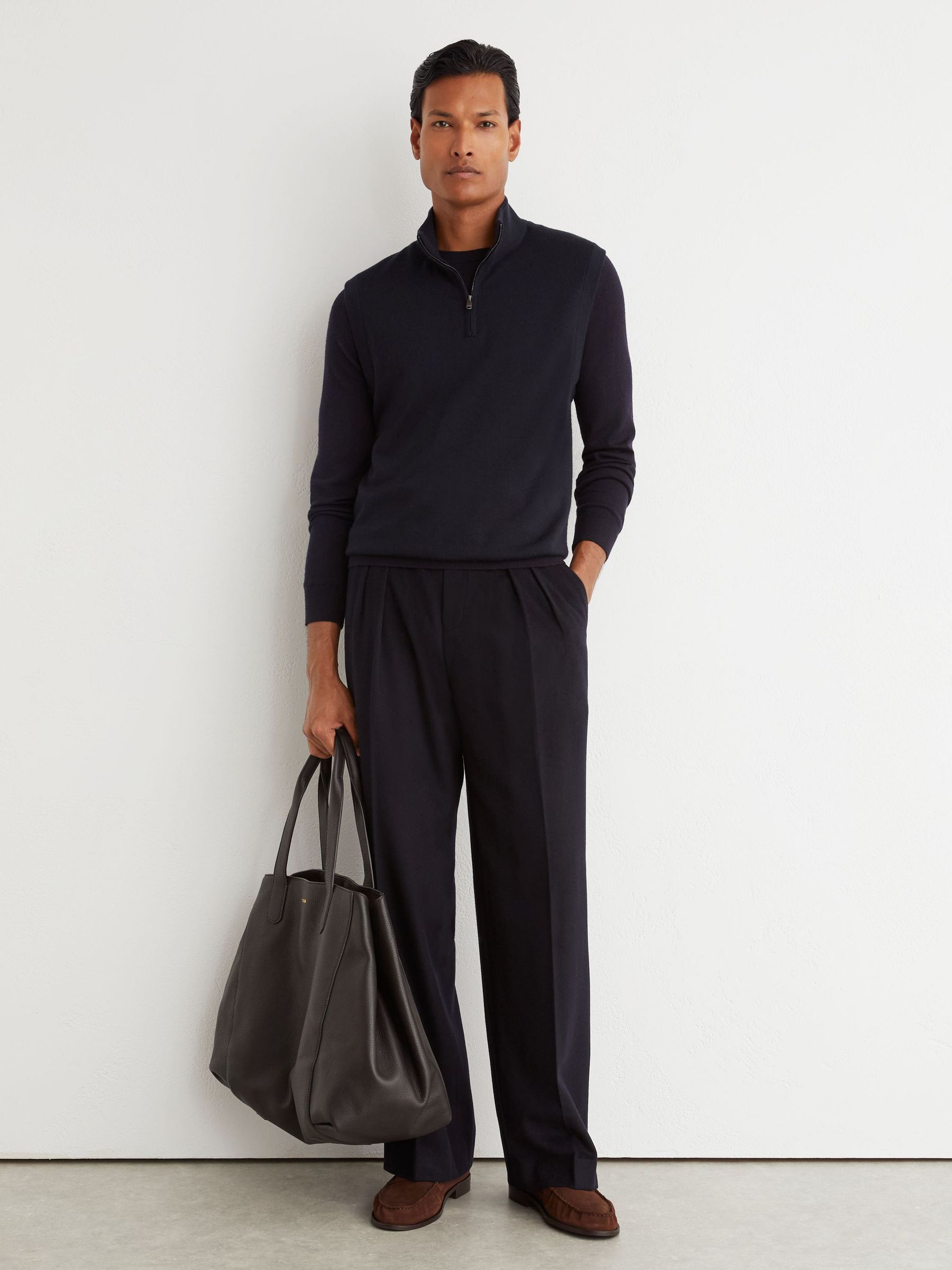 Vest in Navy - Image 4 of 6