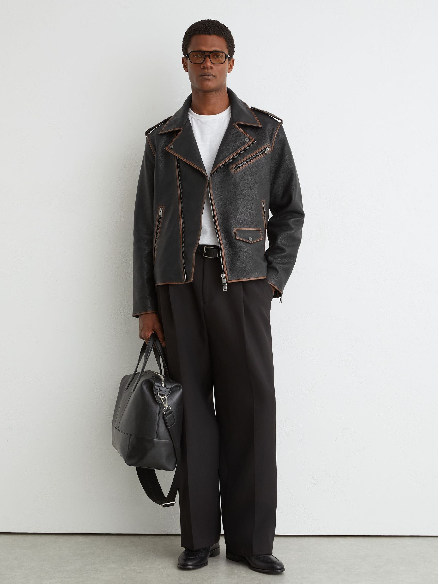 Leather Burnished-Detail Biker Jacket in Black - 圖片 1/7