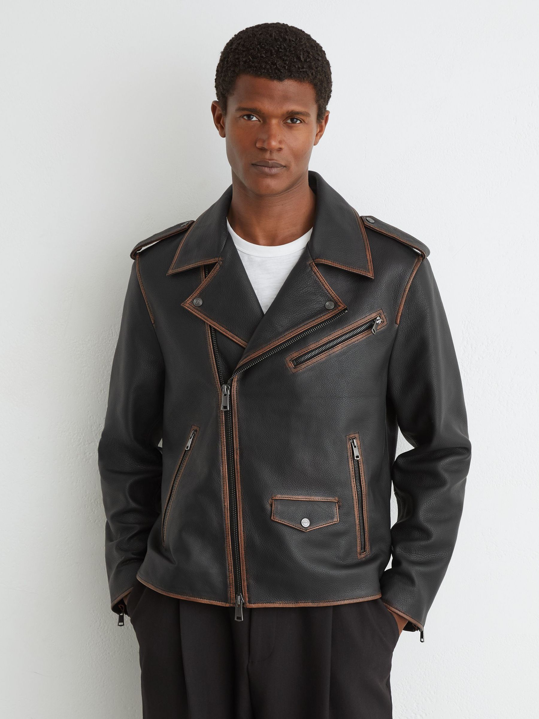 Leather Burnished-Detail Biker Jacket in Black - 圖片 6/7