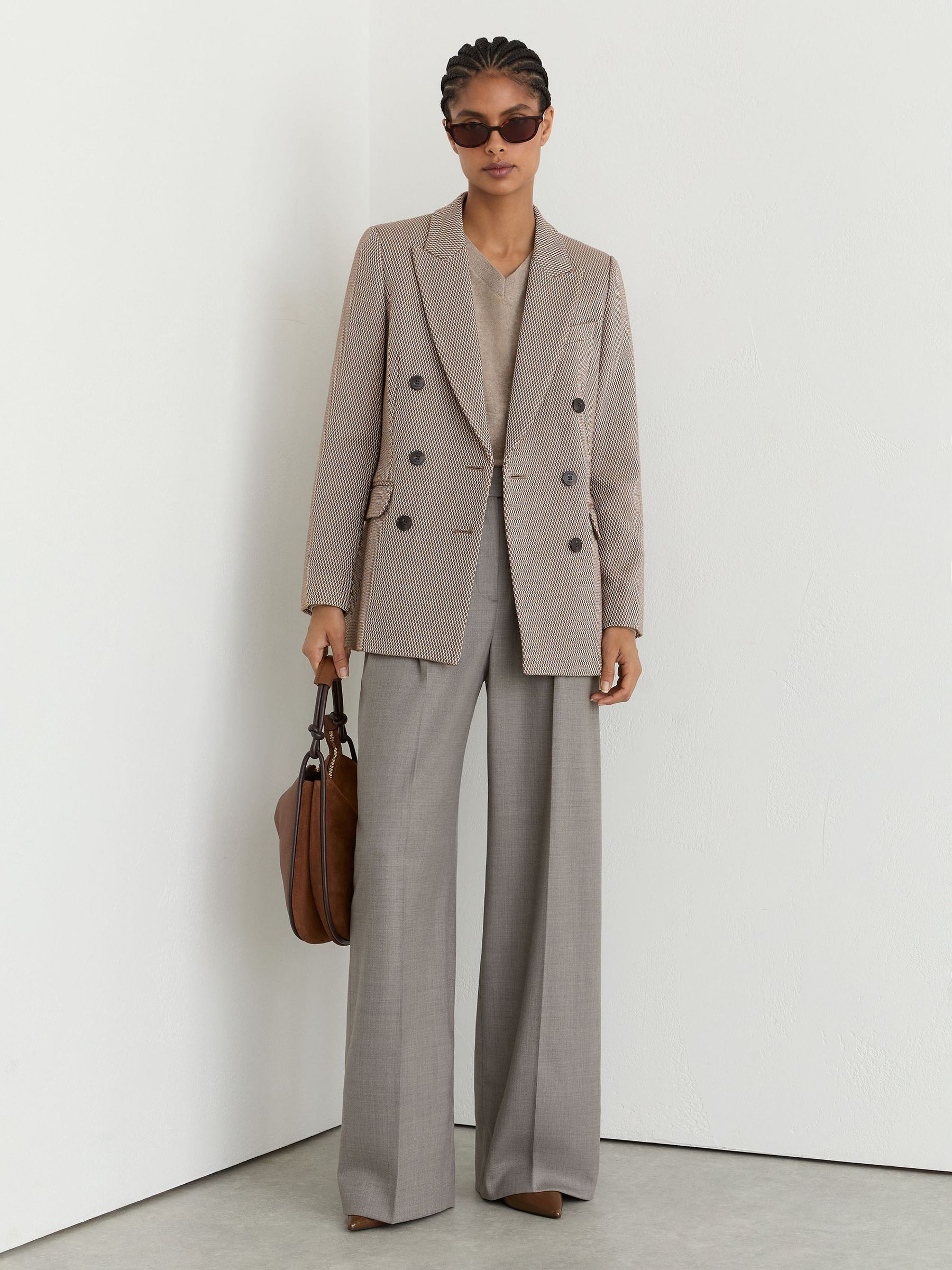 Zweireihiger Blazer aus strukturiertem Wollmischgewebe in Taupe-Neutral - Bild 3 von 9