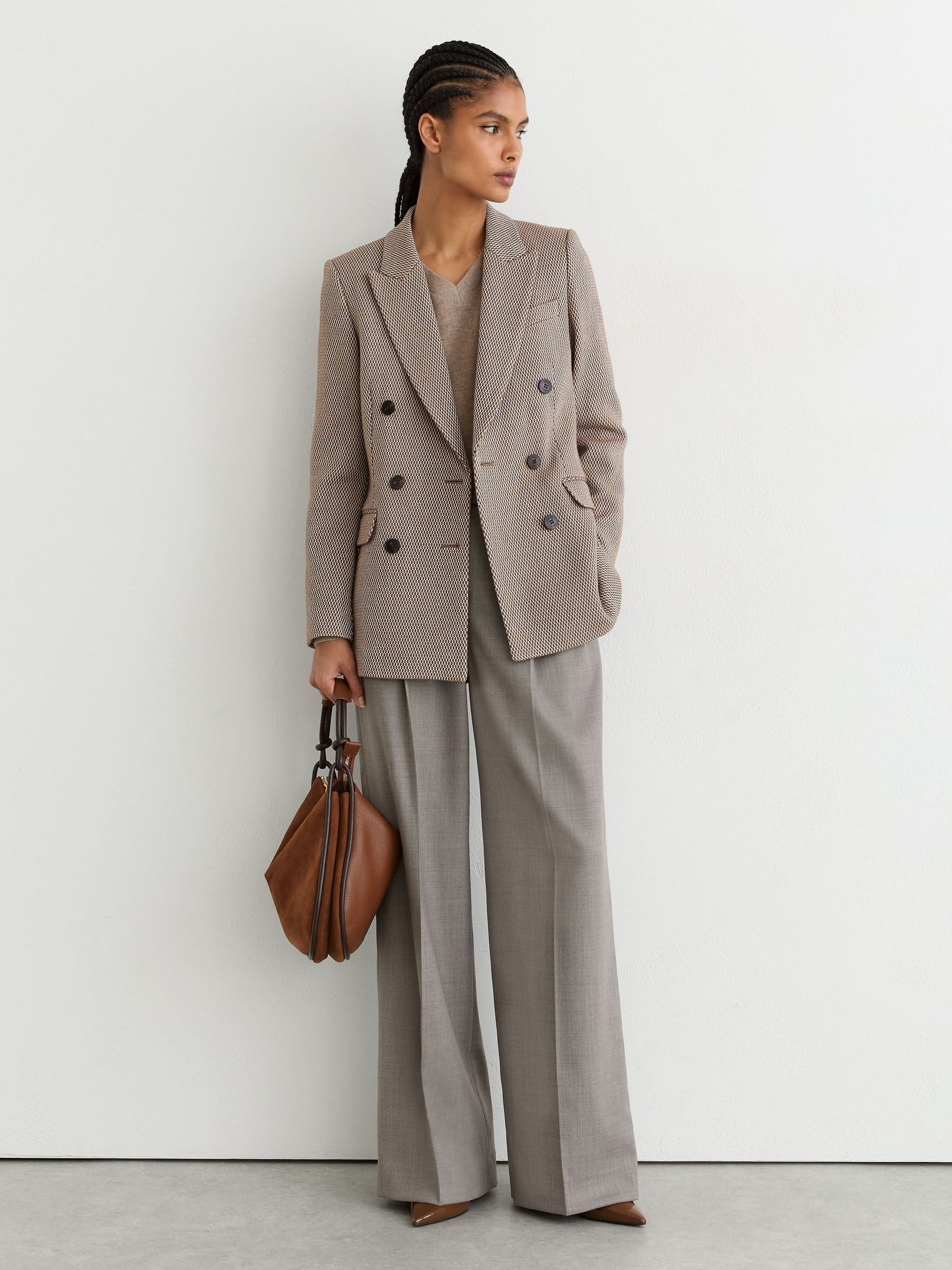 Zweireihiger Blazer aus strukturiertem Wollmischgewebe in Taupe-Neutral - Bild 8 von 9