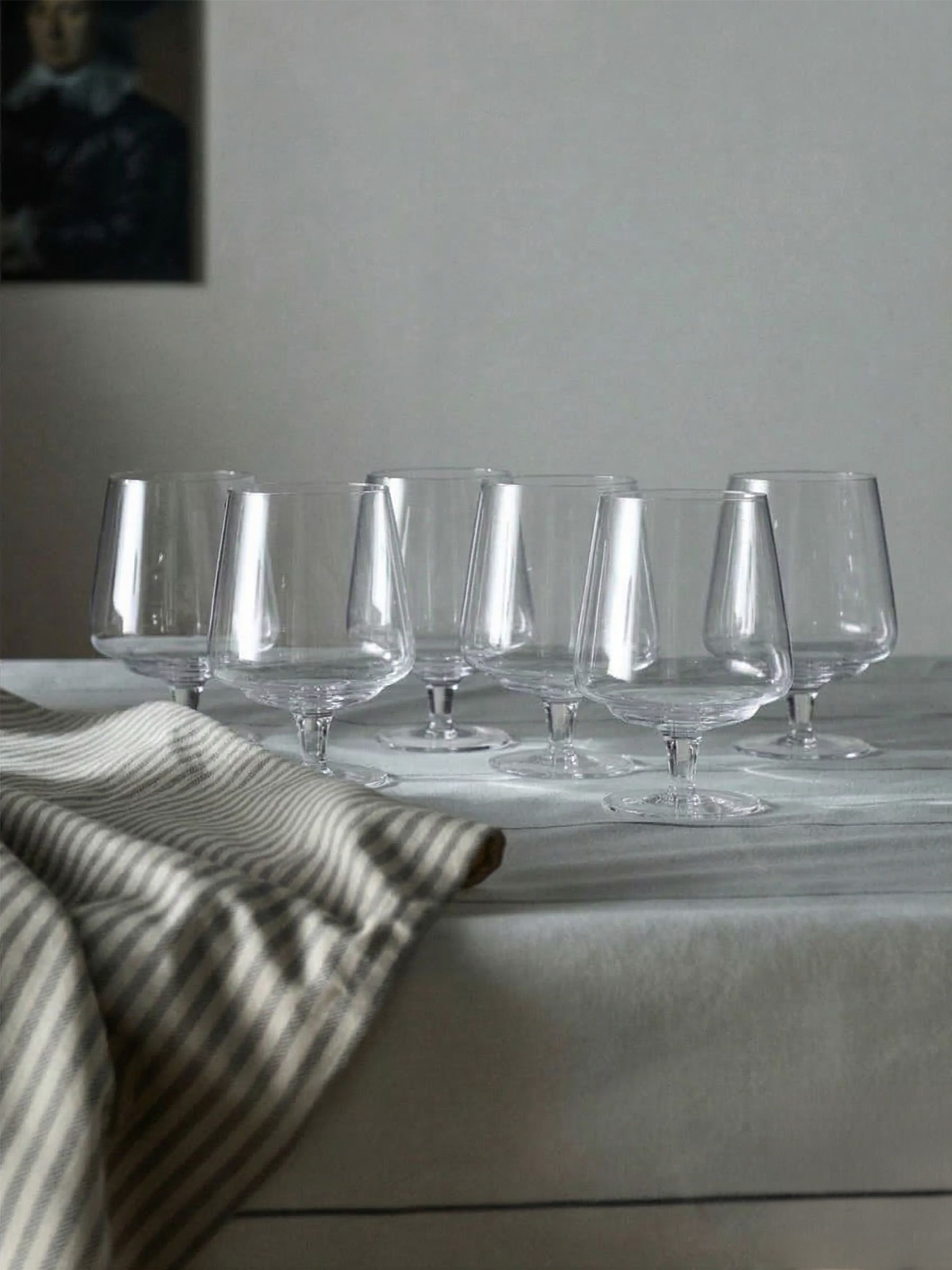 The Set 8 Pack Clear Wine Glasses - Image 4 of 4