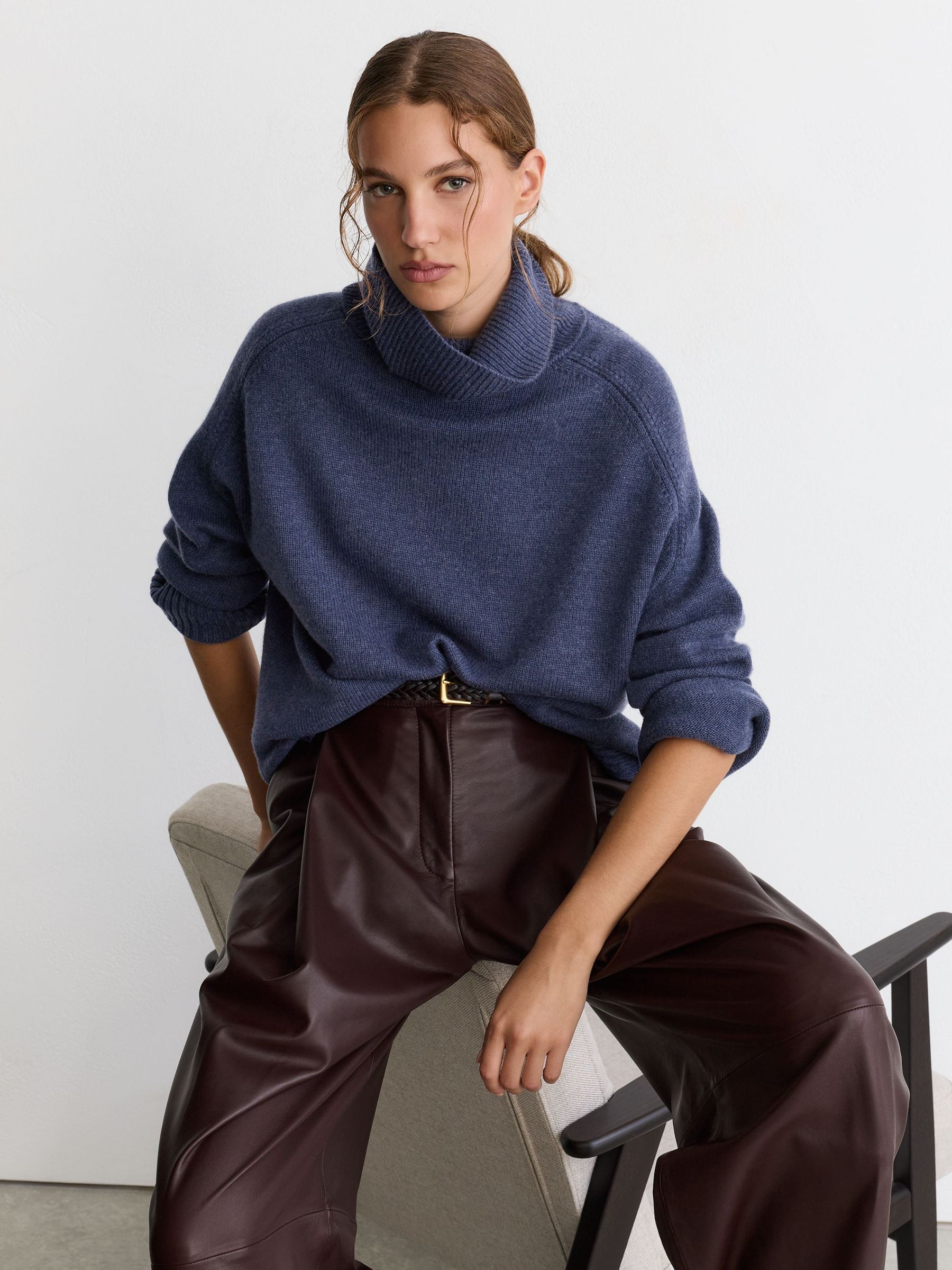 Wool-Cashmere Roll-Neck Jumper in Blue - Image 1 de 7
