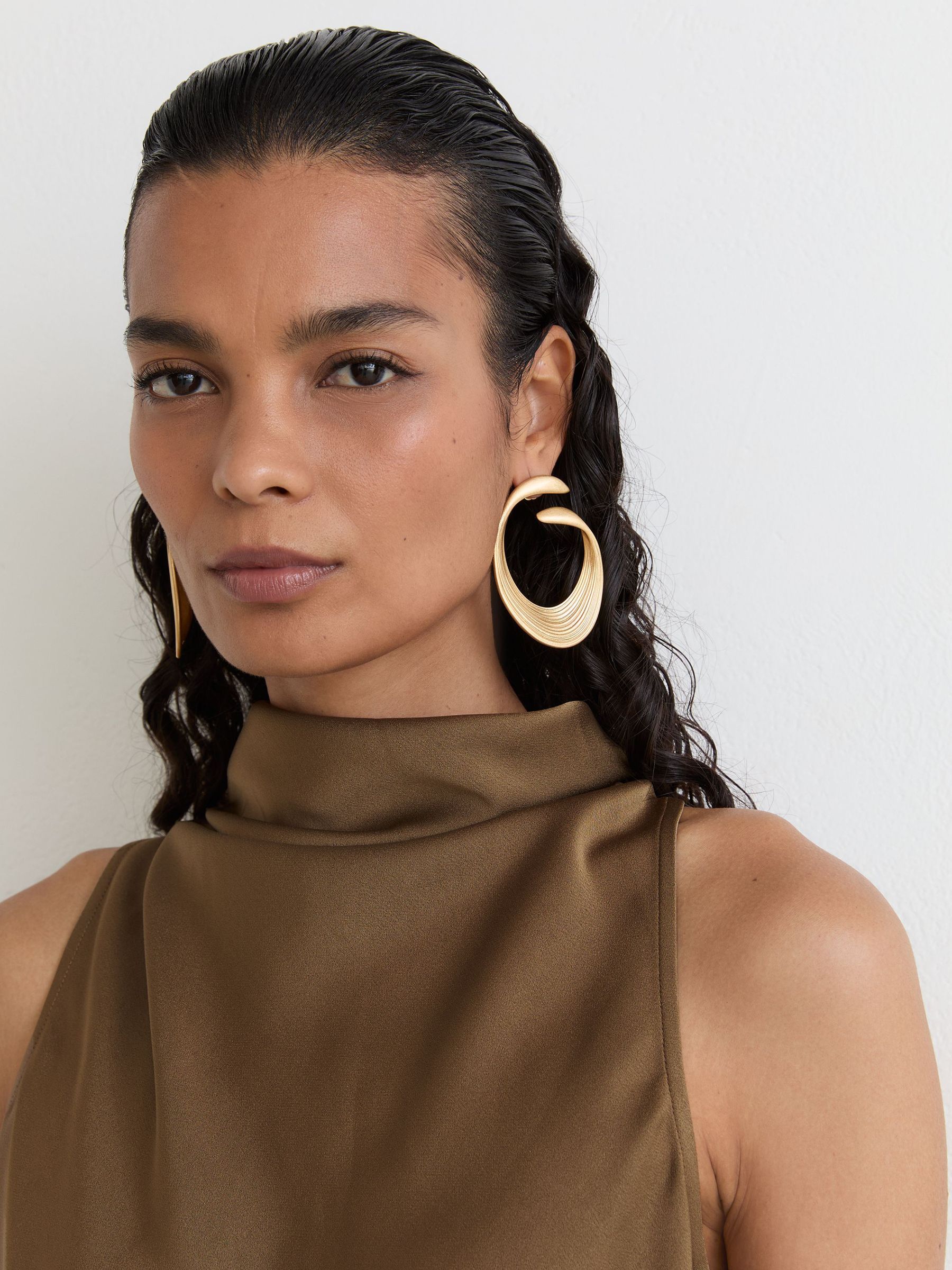 Satin Cowl-Neck Wide-Leg Jumpsuit in Khaki Green - Billede 3 af 7