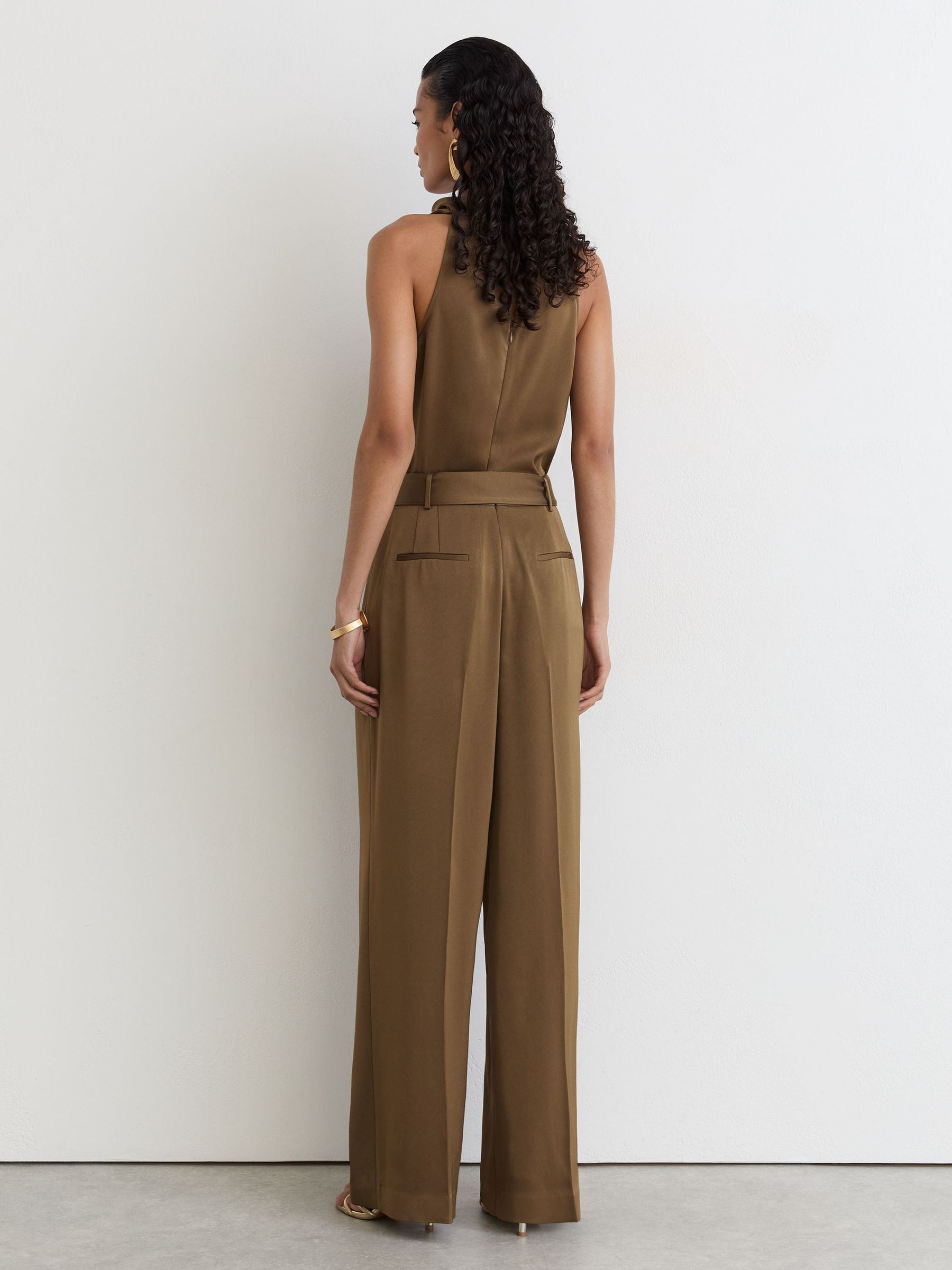 Satin Cowl-Neck Wide-Leg Jumpsuit in Khaki Green - Billede 6 af 7