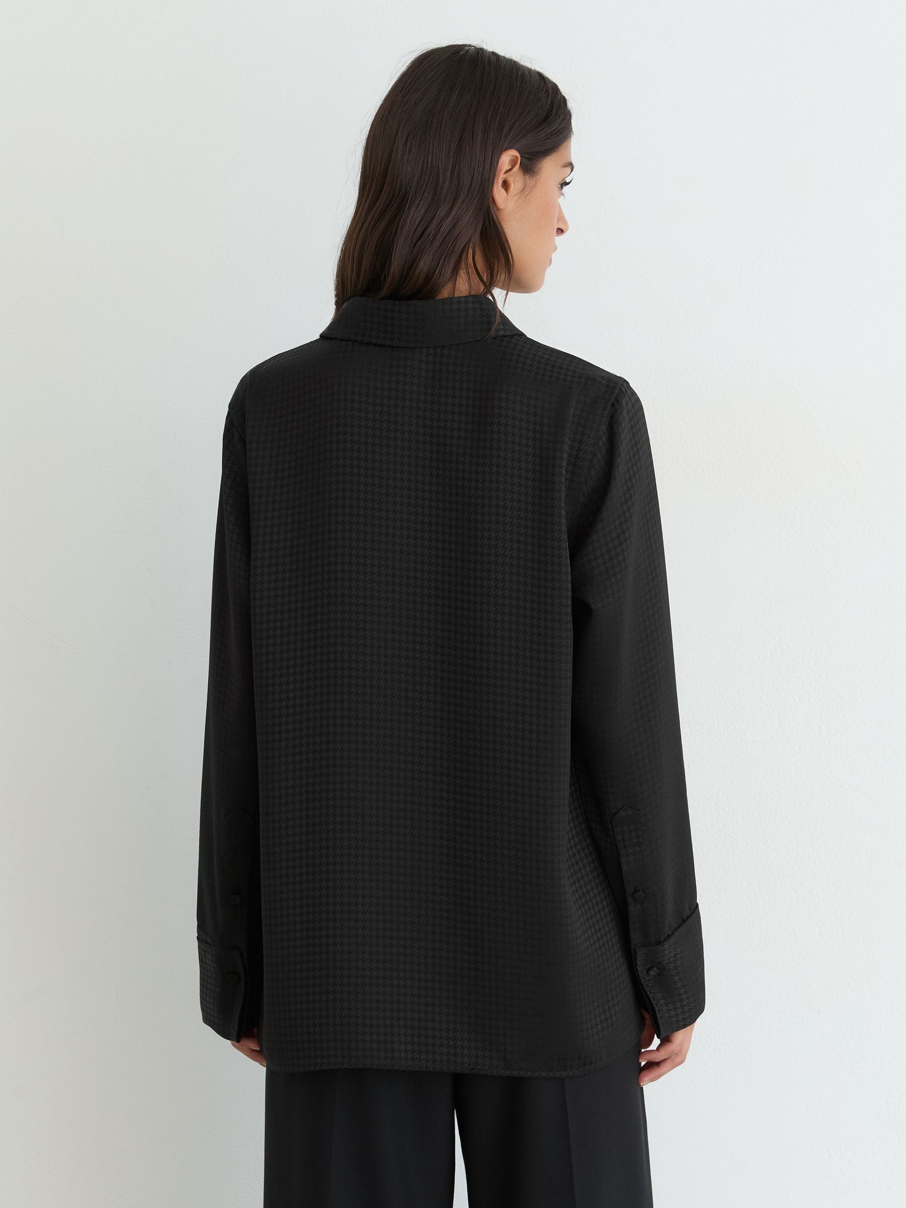 Houndstooth-Check Jacquard Shirt in Black - Image 6 of 7