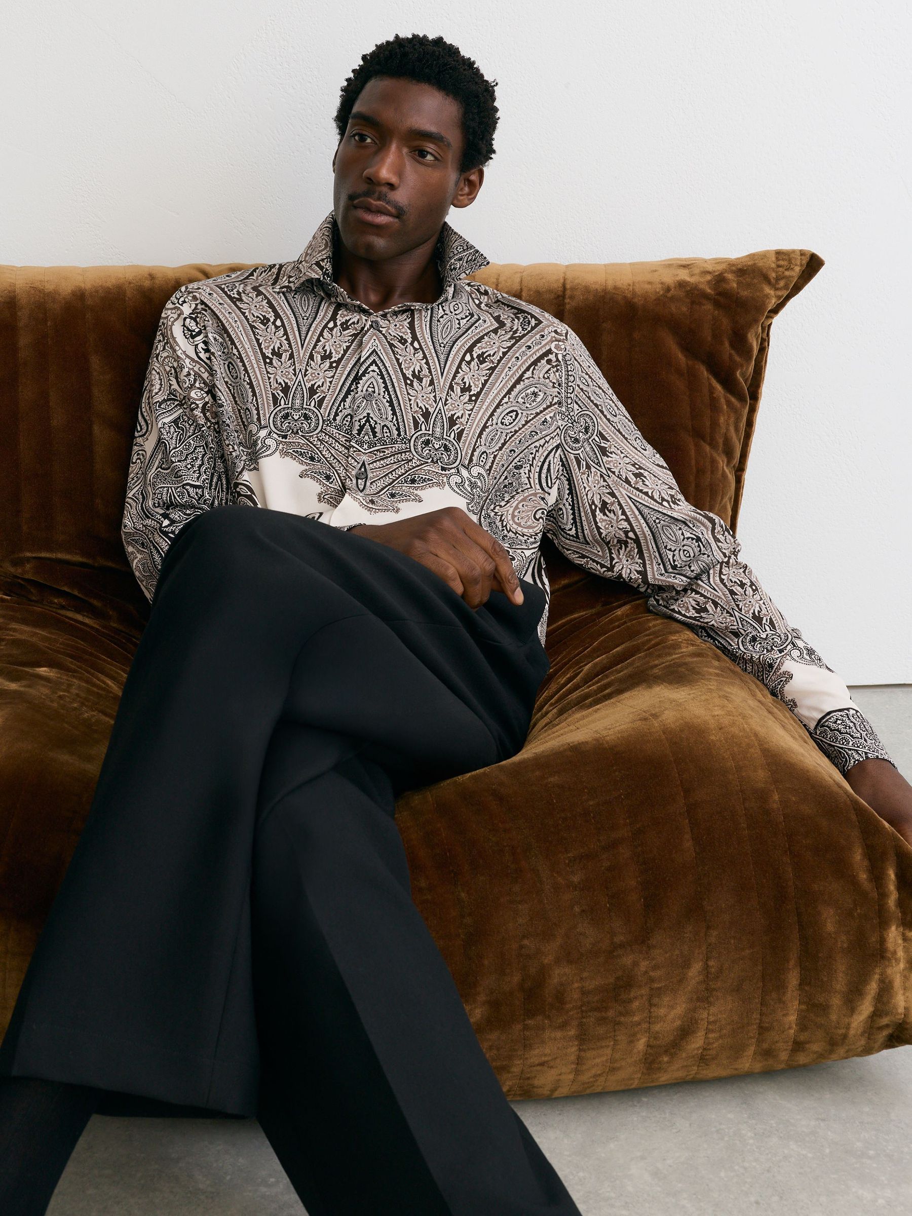 Paisley-Print Long-Sleeve Shirt Regular-Fit in Black/White - Image 4 of 7