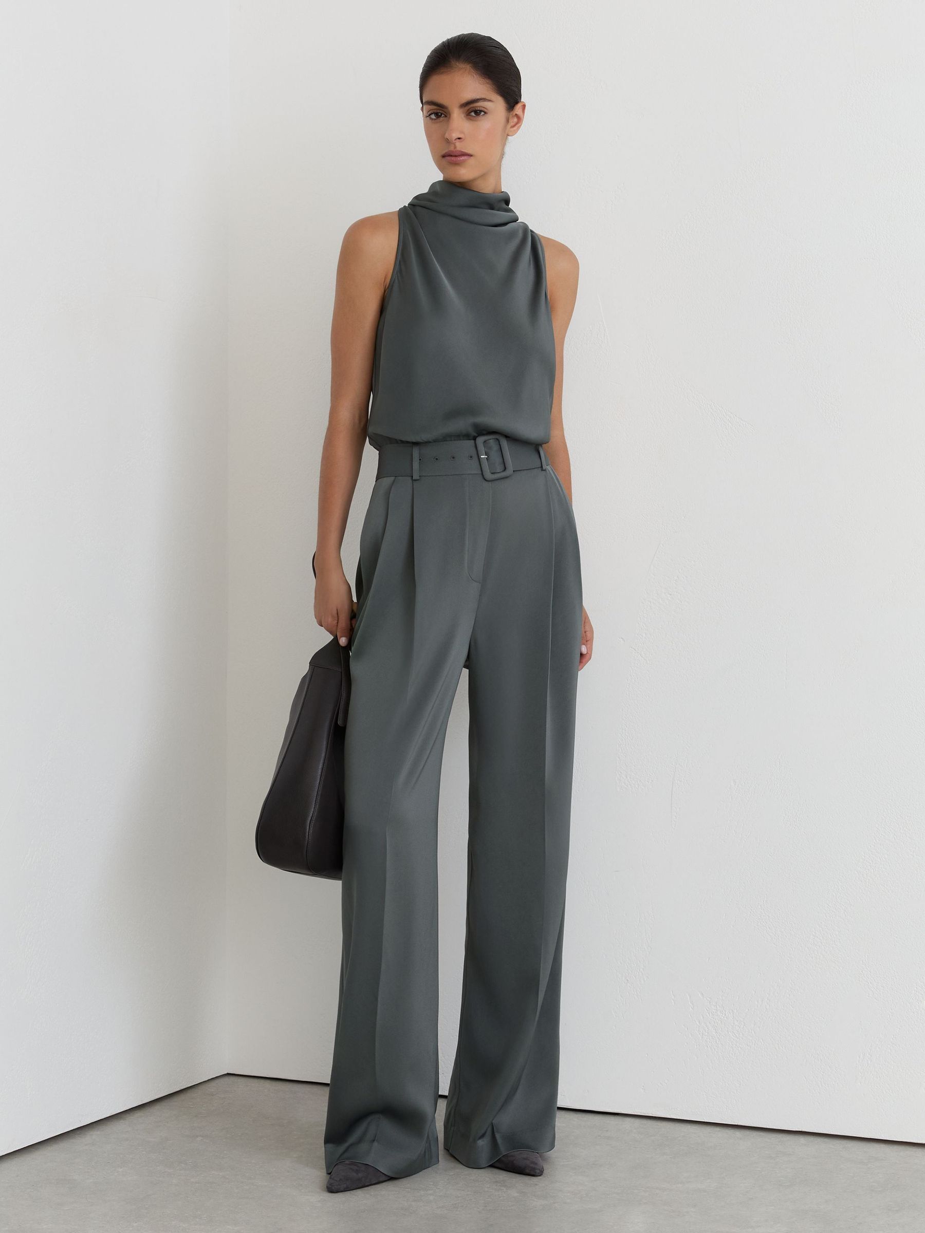 Combinaison pantalon ample et col bénitier en satin gris foncé pour petites tailles - Image 1 de 7