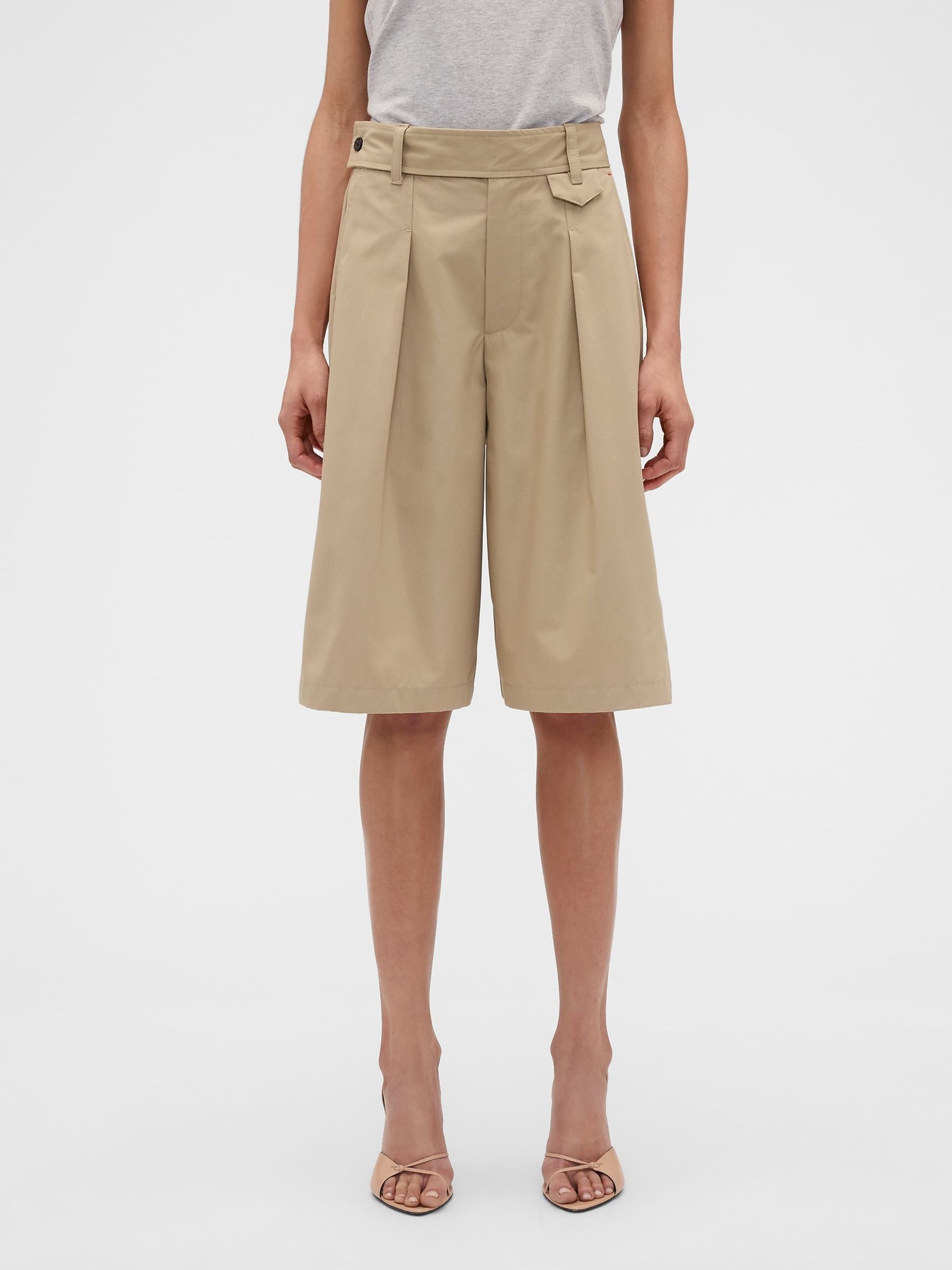 Gap x Victoria Beckham Beige High Waisted Pleated Shorts - Image 1 of 6
