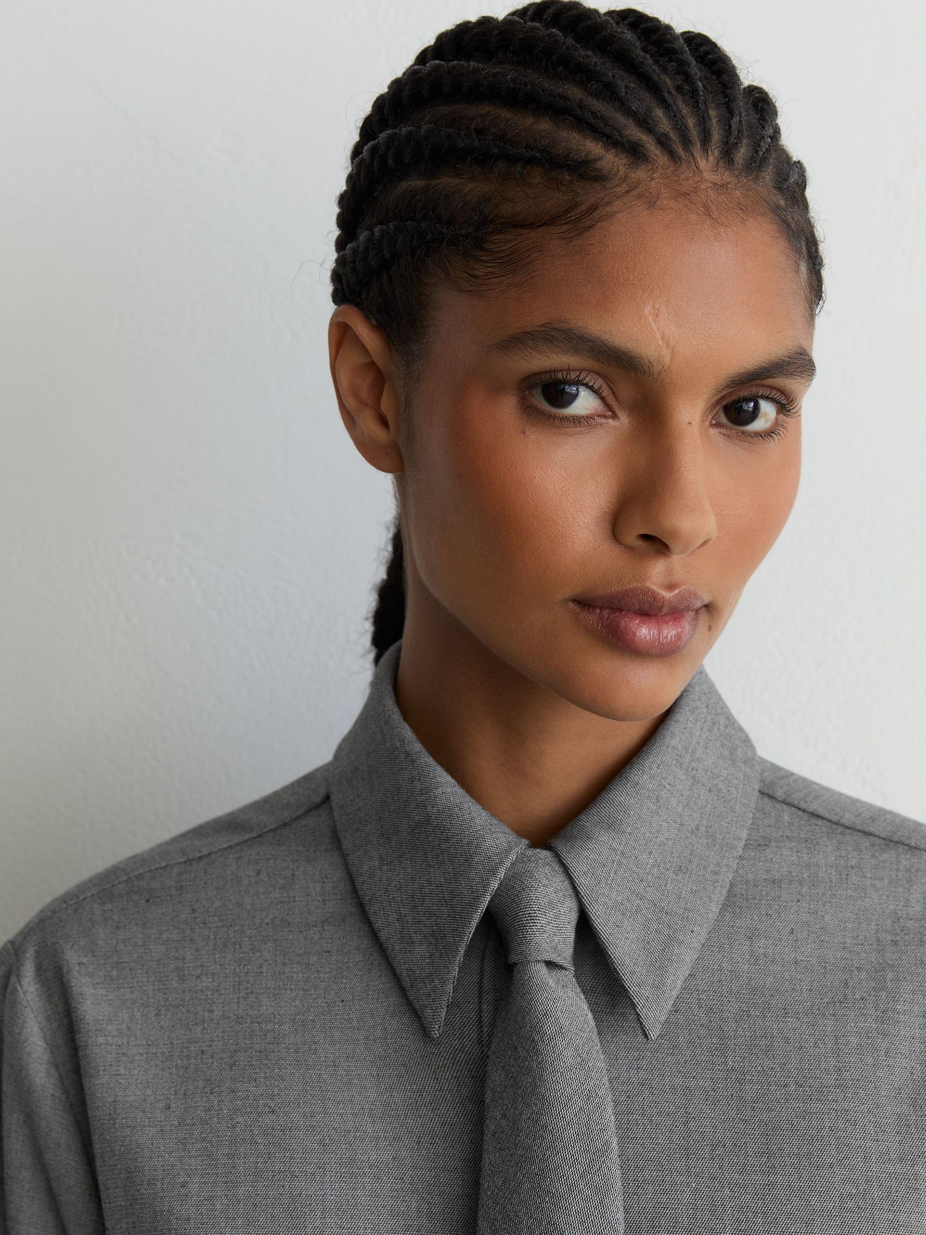 Woven Neck-Tie Long-Sleeve Shirt in Grey - Bild 4 von 7