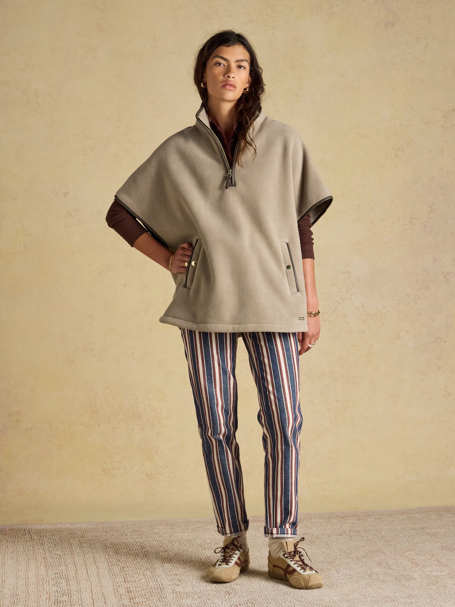 Heritage Mink Brown Polar Fleece Short Cape - Image 3 of 9