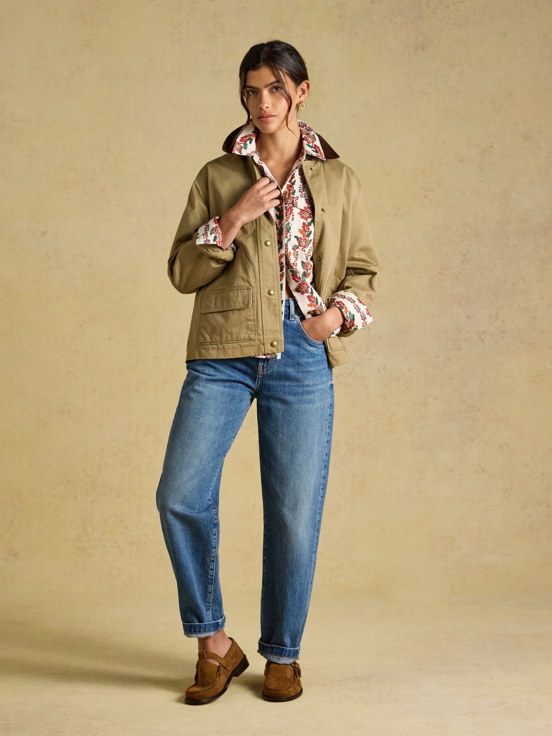Evelyn Cream Floral Boxy Fit Shirt - Image 4 of 8