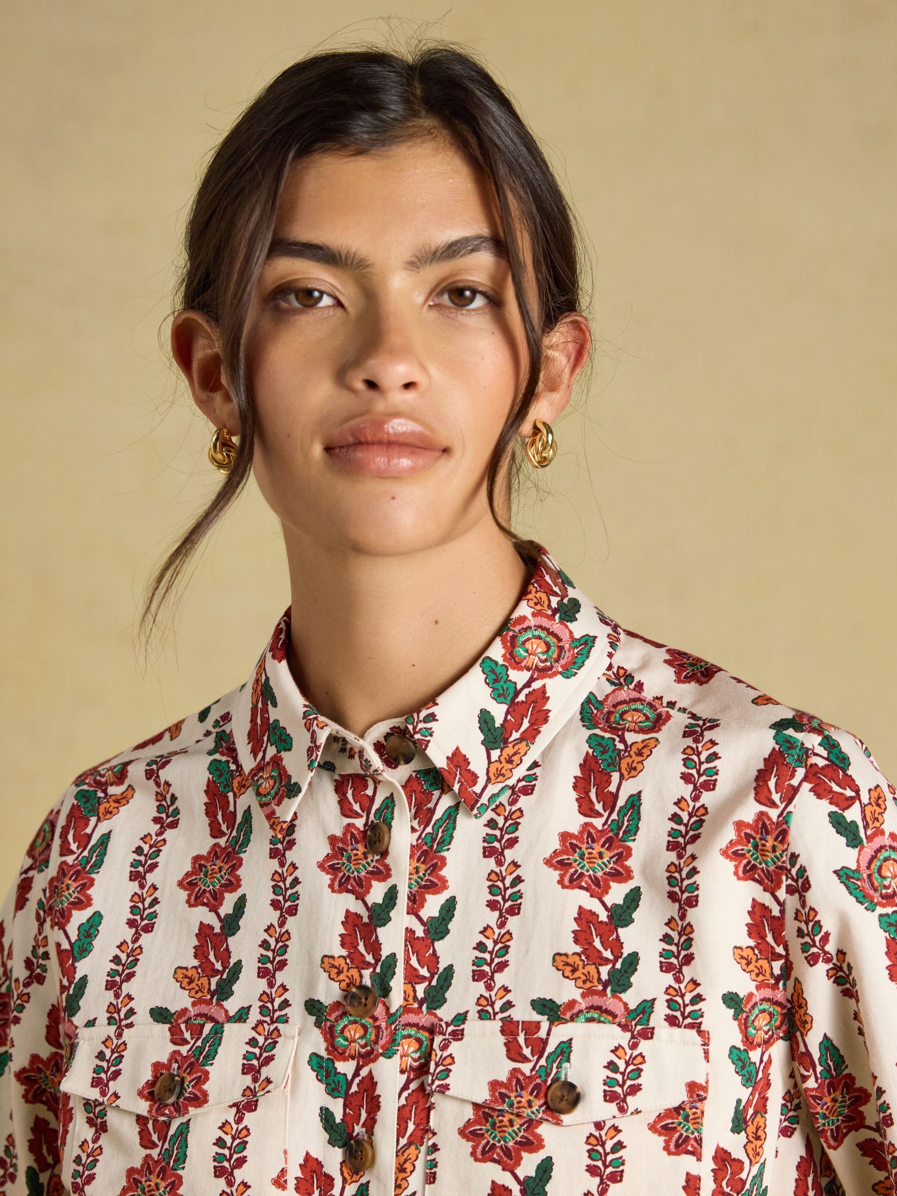 Evelyn Cream Floral Boxy Fit Shirt - Image 6 of 8