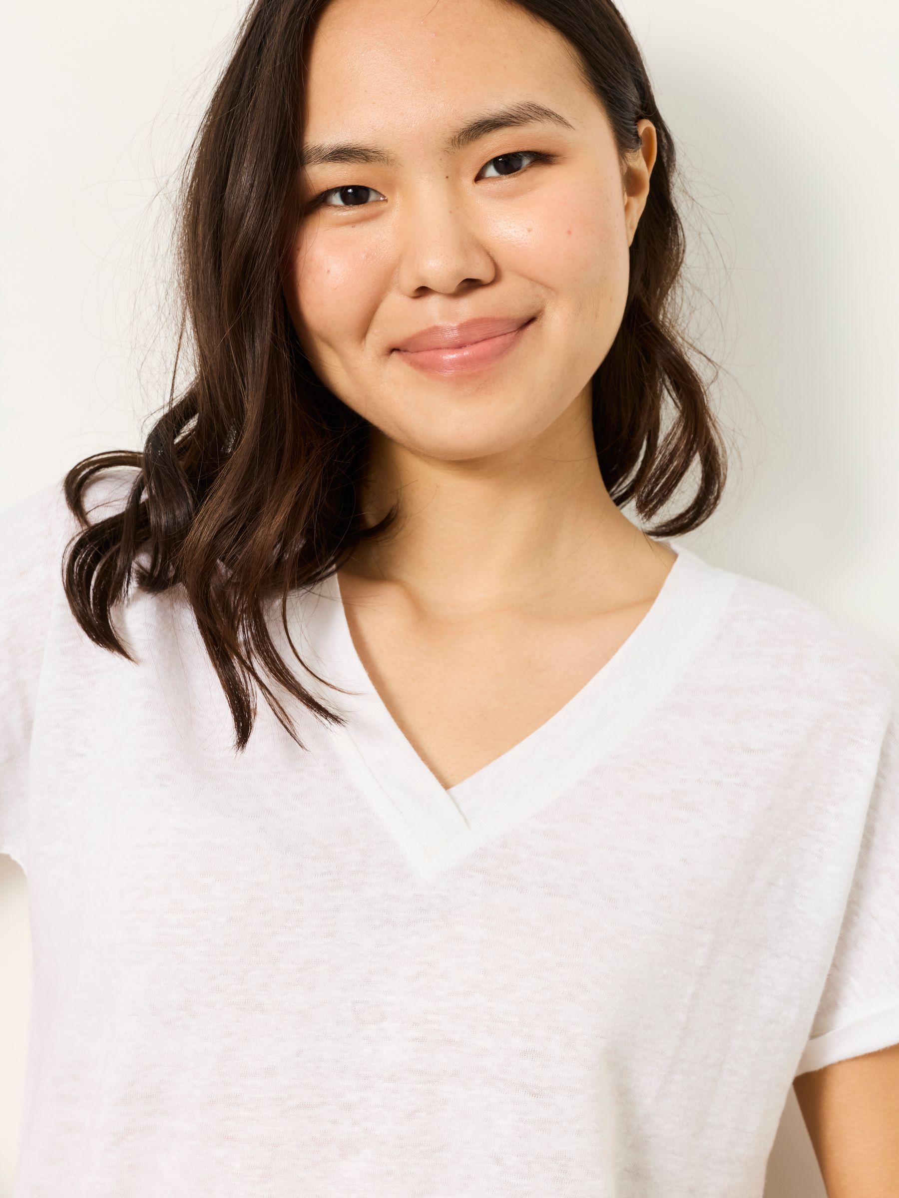 Lauren White Linen V Neck T Shirt - Image 5 of 6