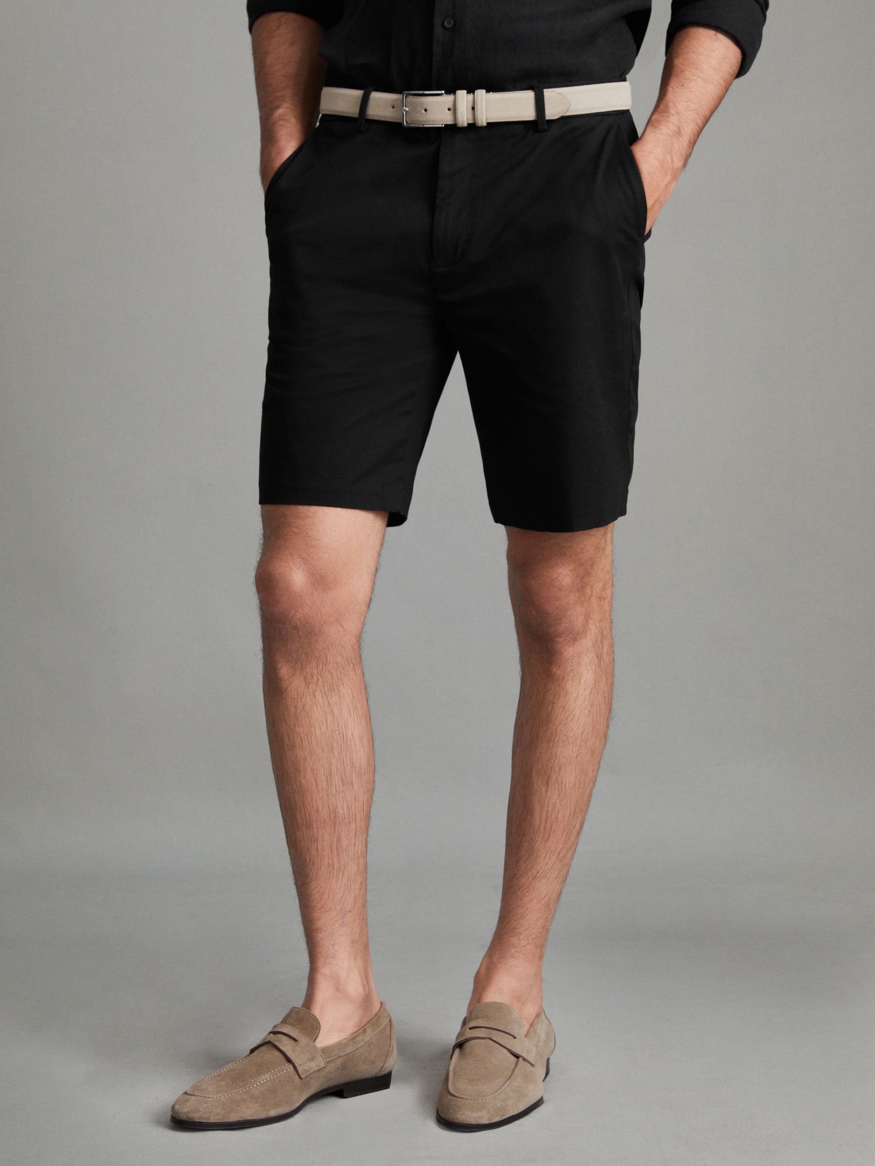 Modern Fit Cotton Blend Chino Shorts in Black - REISS