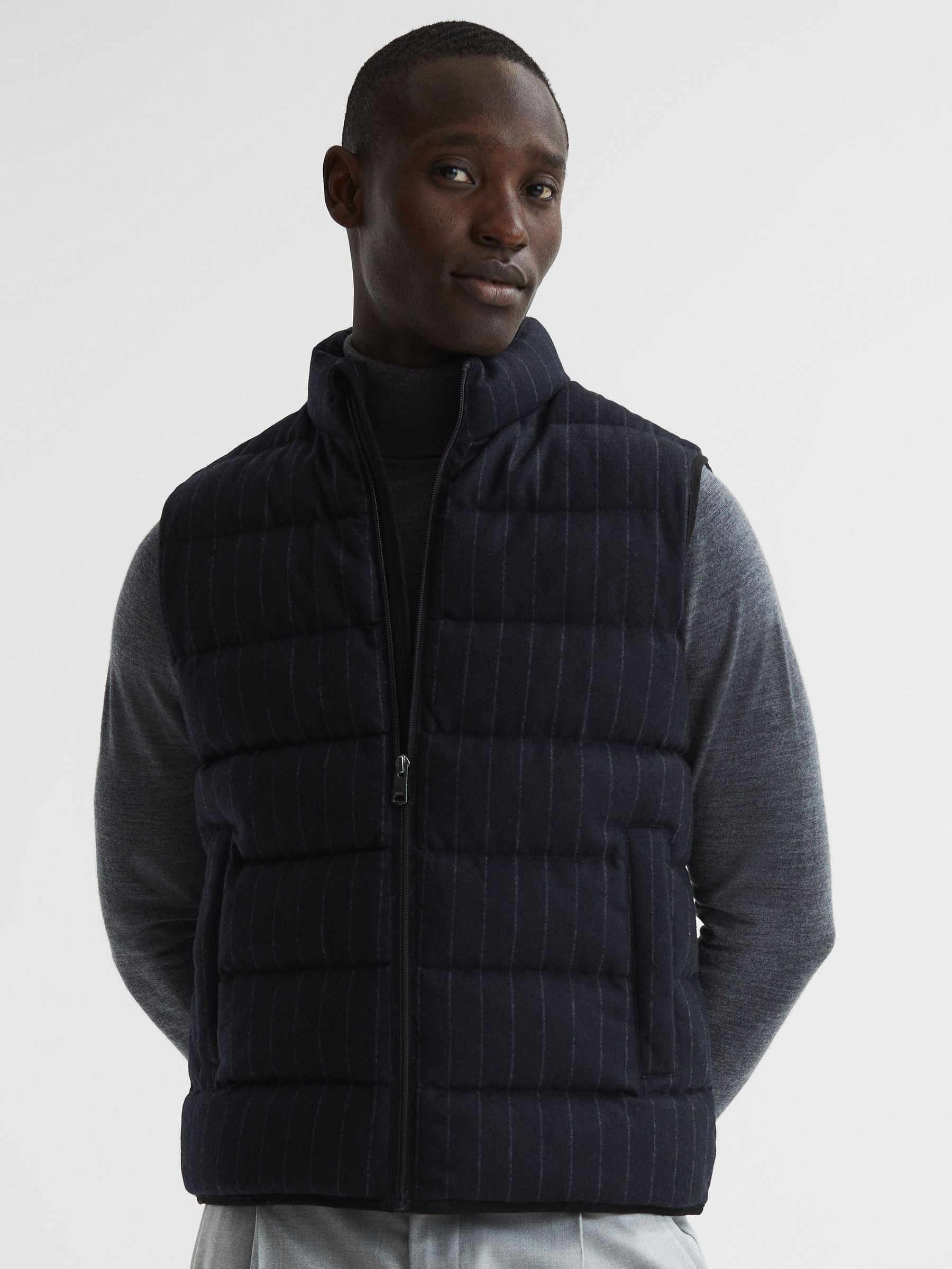 Quilted Gilet in Navy - REISS